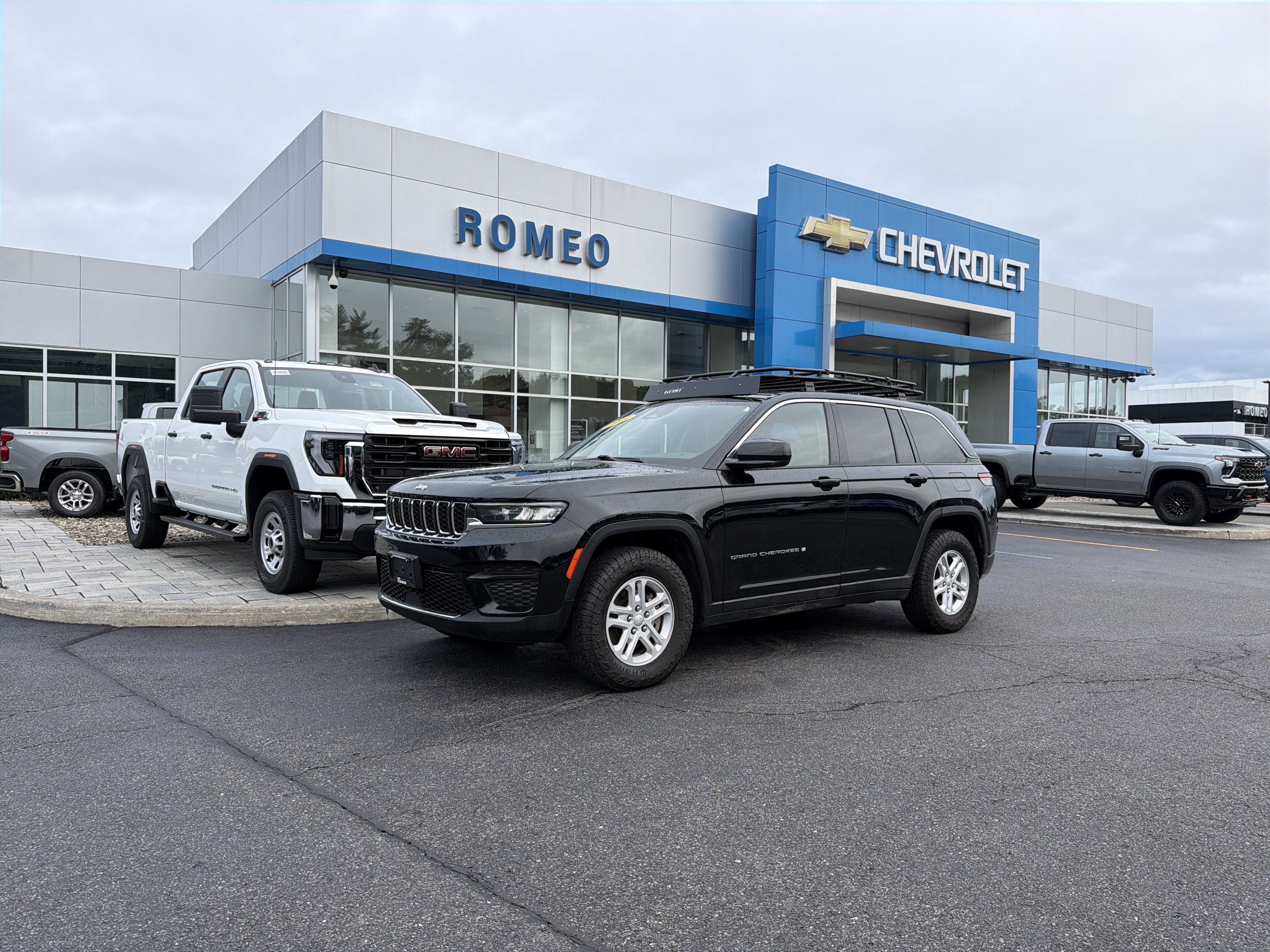2023 Jeep Grand Cherokee Laredo 4x4