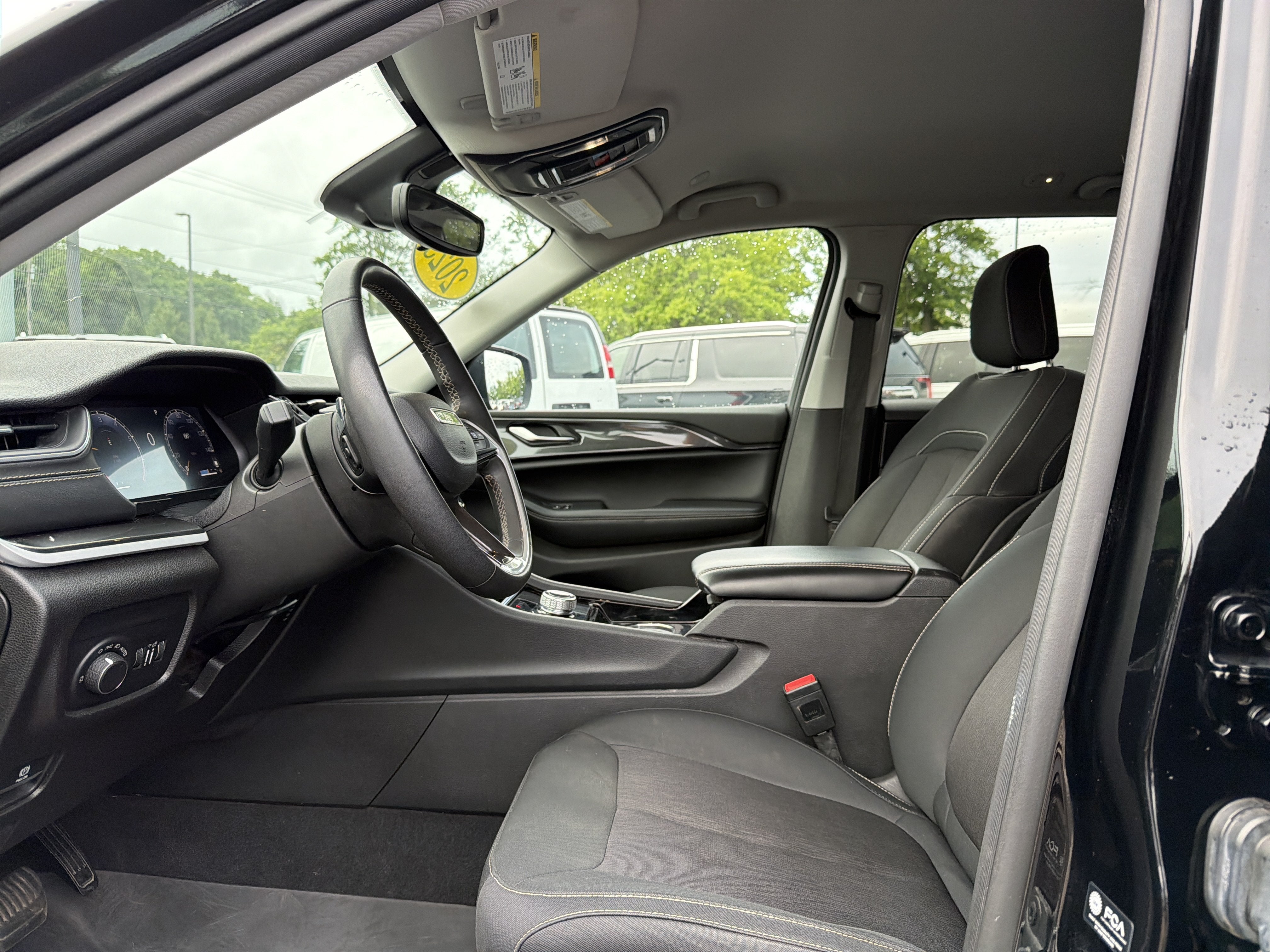 2023 Jeep Grand Cherokee Laredo 4x4