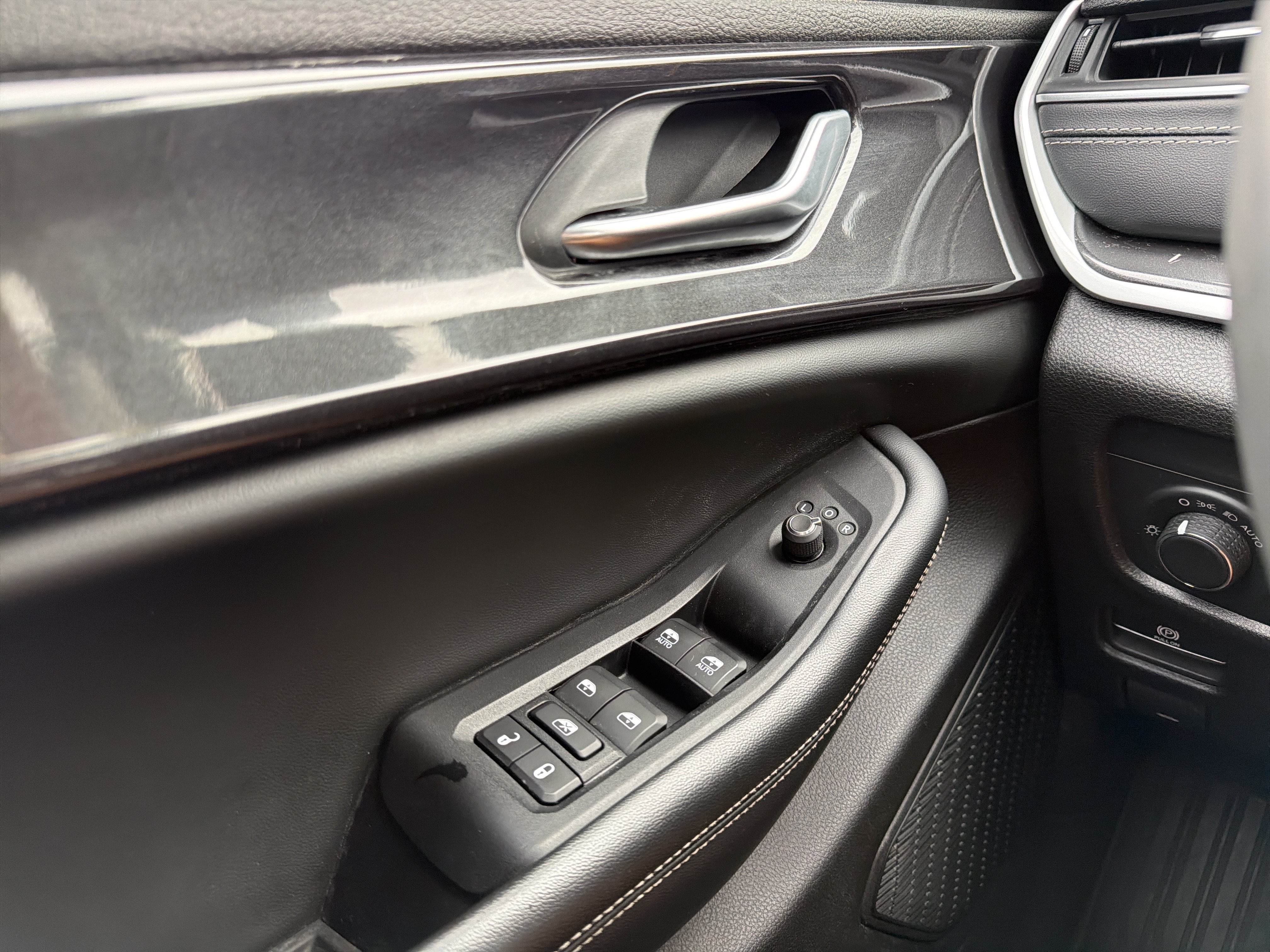 2023 Jeep Grand Cherokee Laredo 4x4