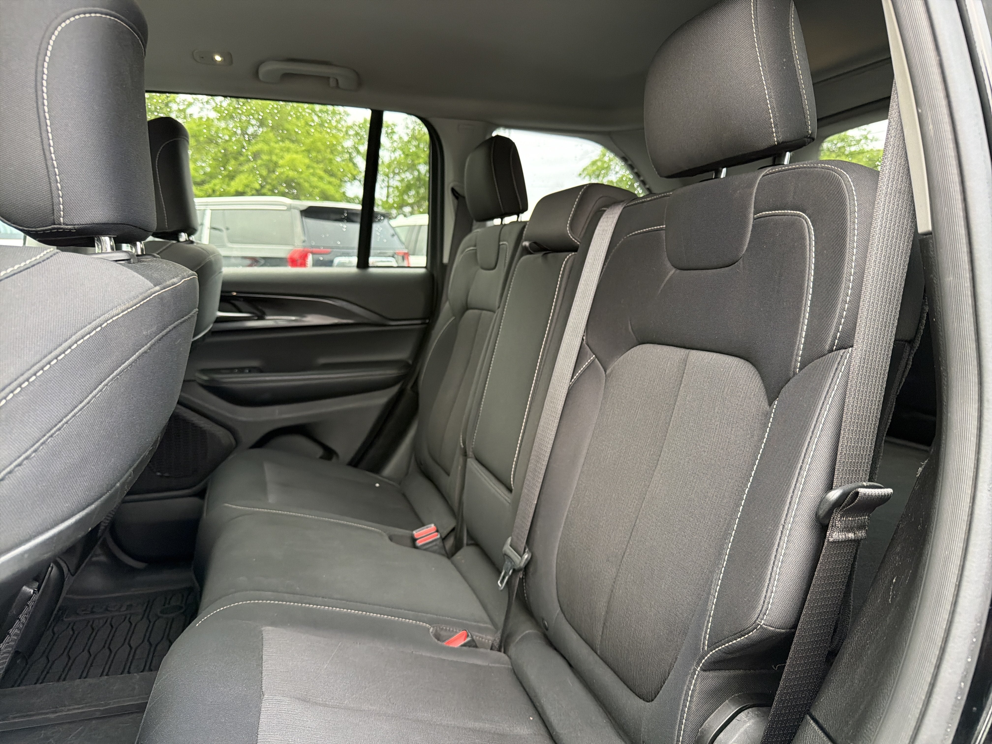 2023 Jeep Grand Cherokee Laredo 4x4
