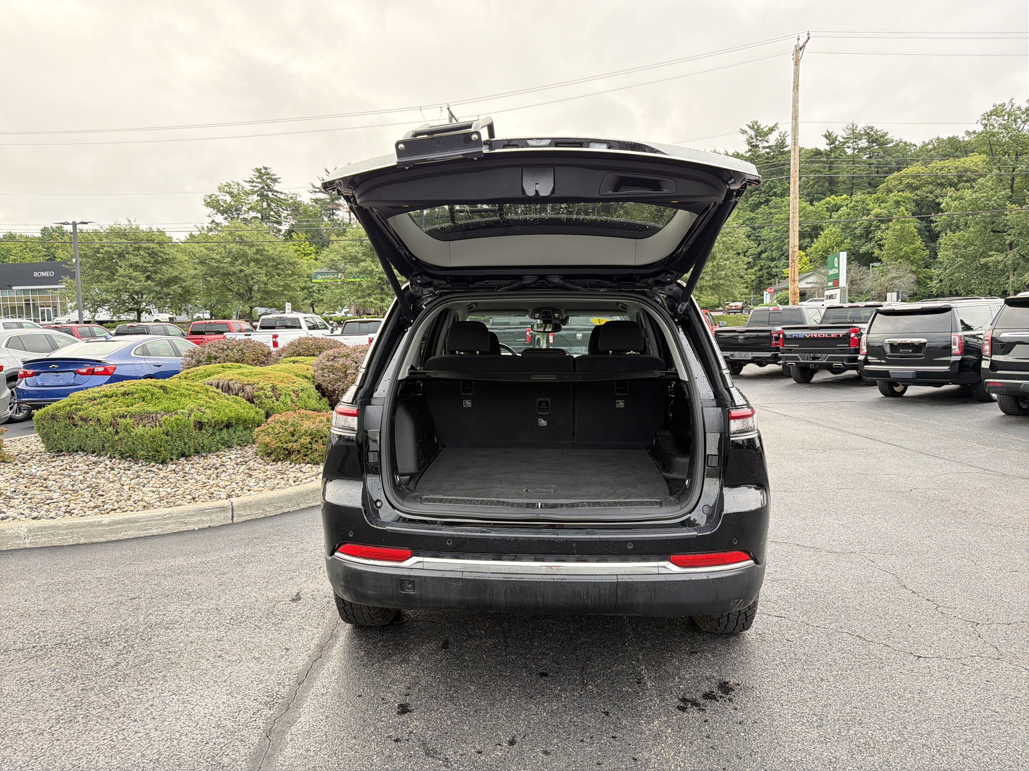 2023 Jeep Grand Cherokee Laredo 4x4