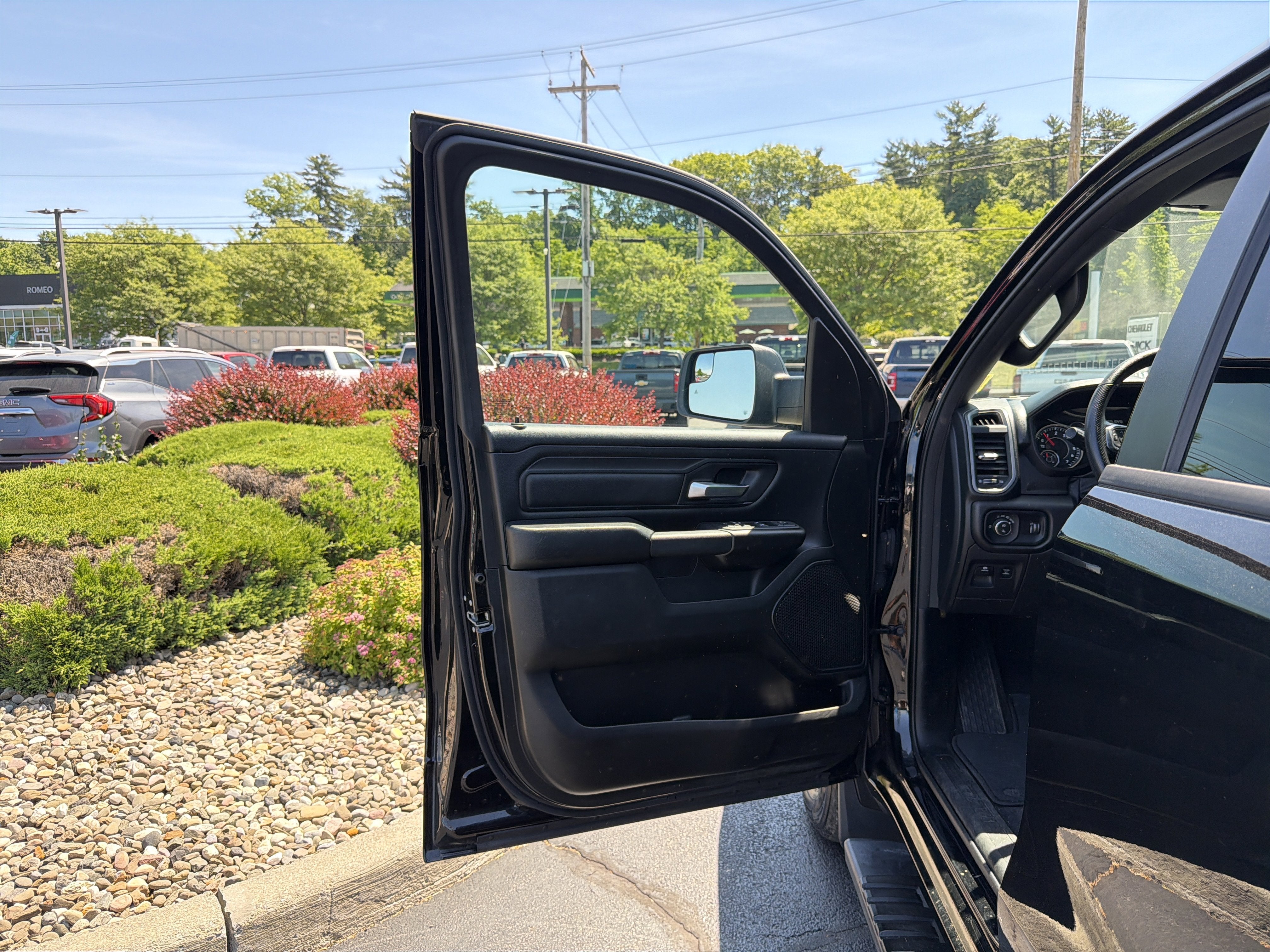 2025 RAM 1500 Tradesman Crew Cab 4x4 5'7" Box