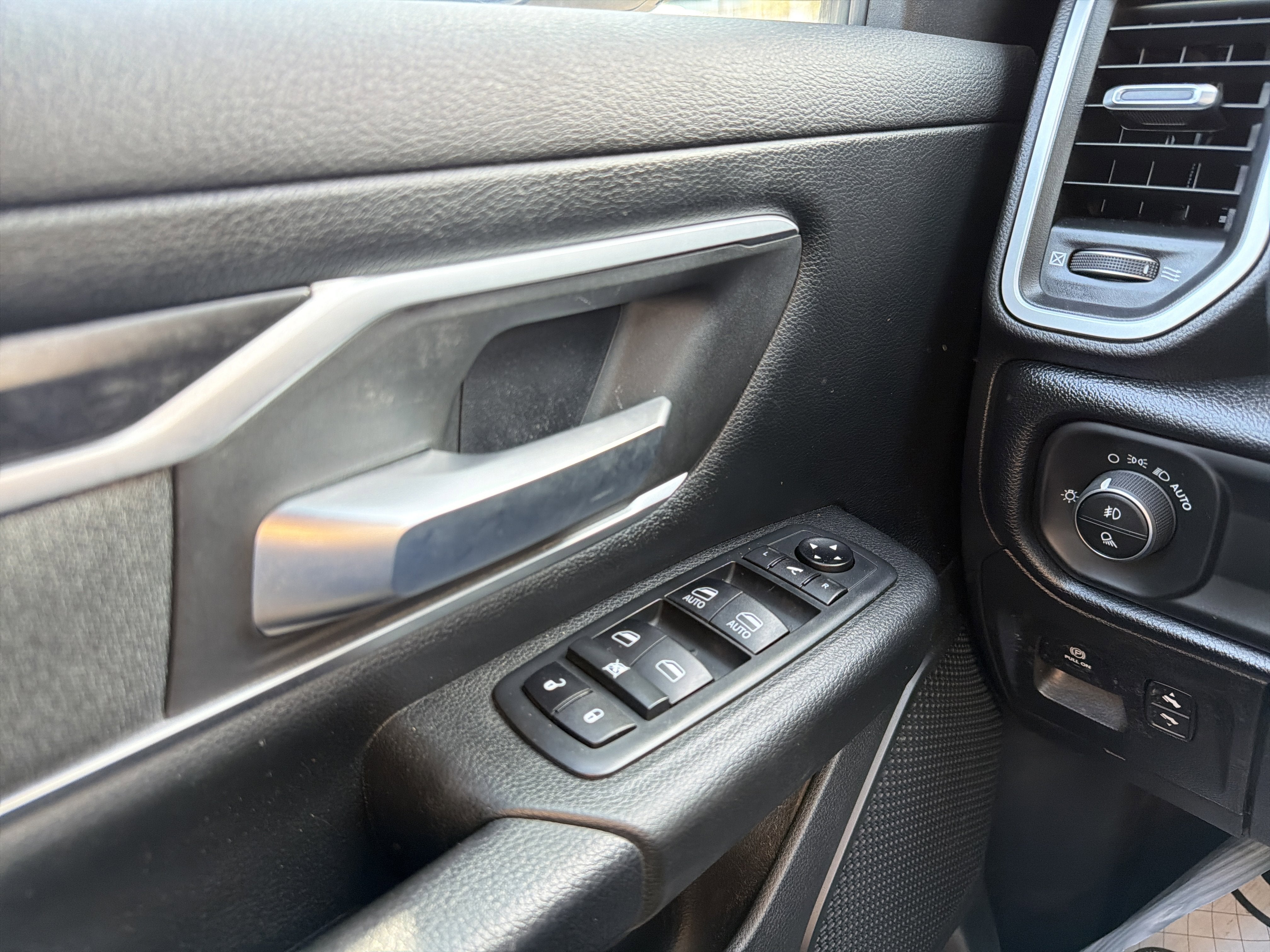 2021 RAM 1500 Big Horn Crew Cab 4x4 5'7" Box