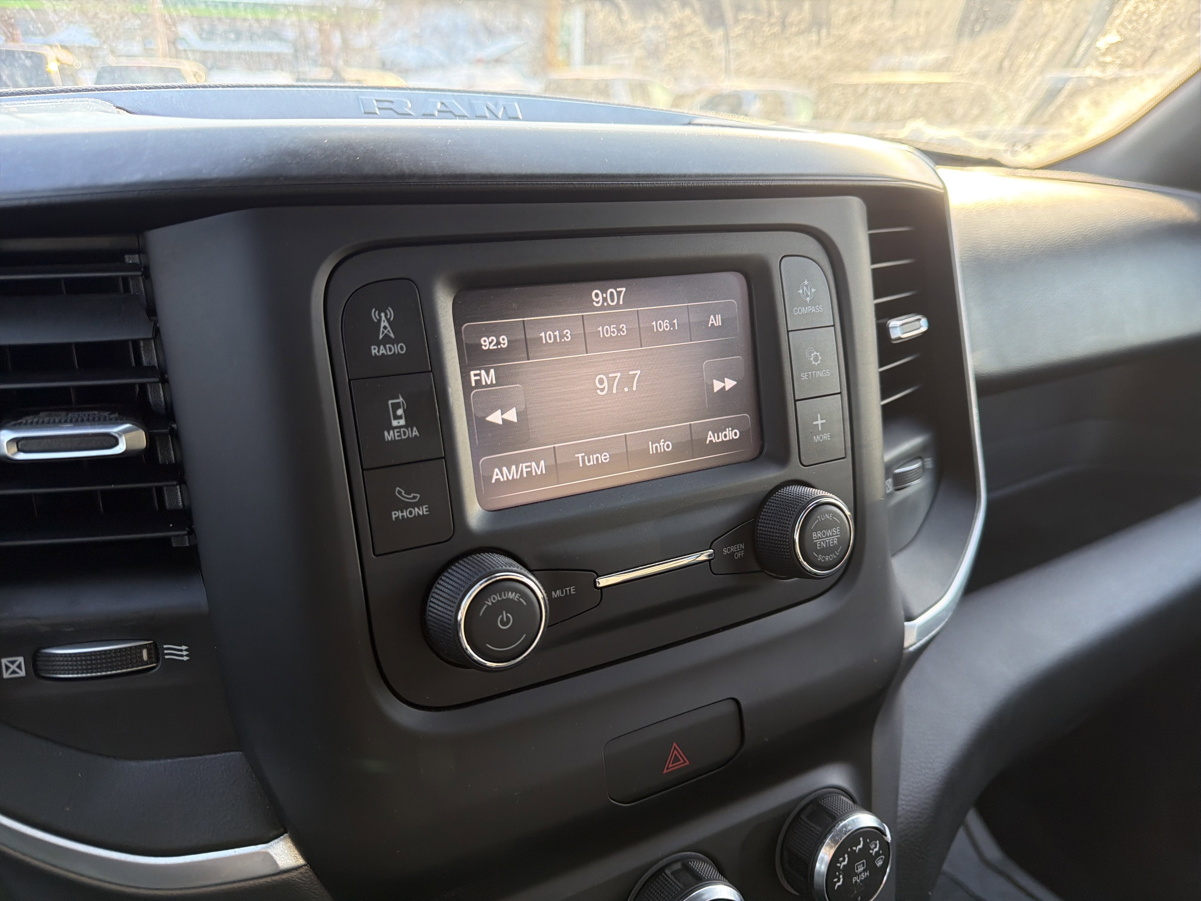 2022 RAM 1500 Big Horn Crew Cab 4x4 5'7" Box