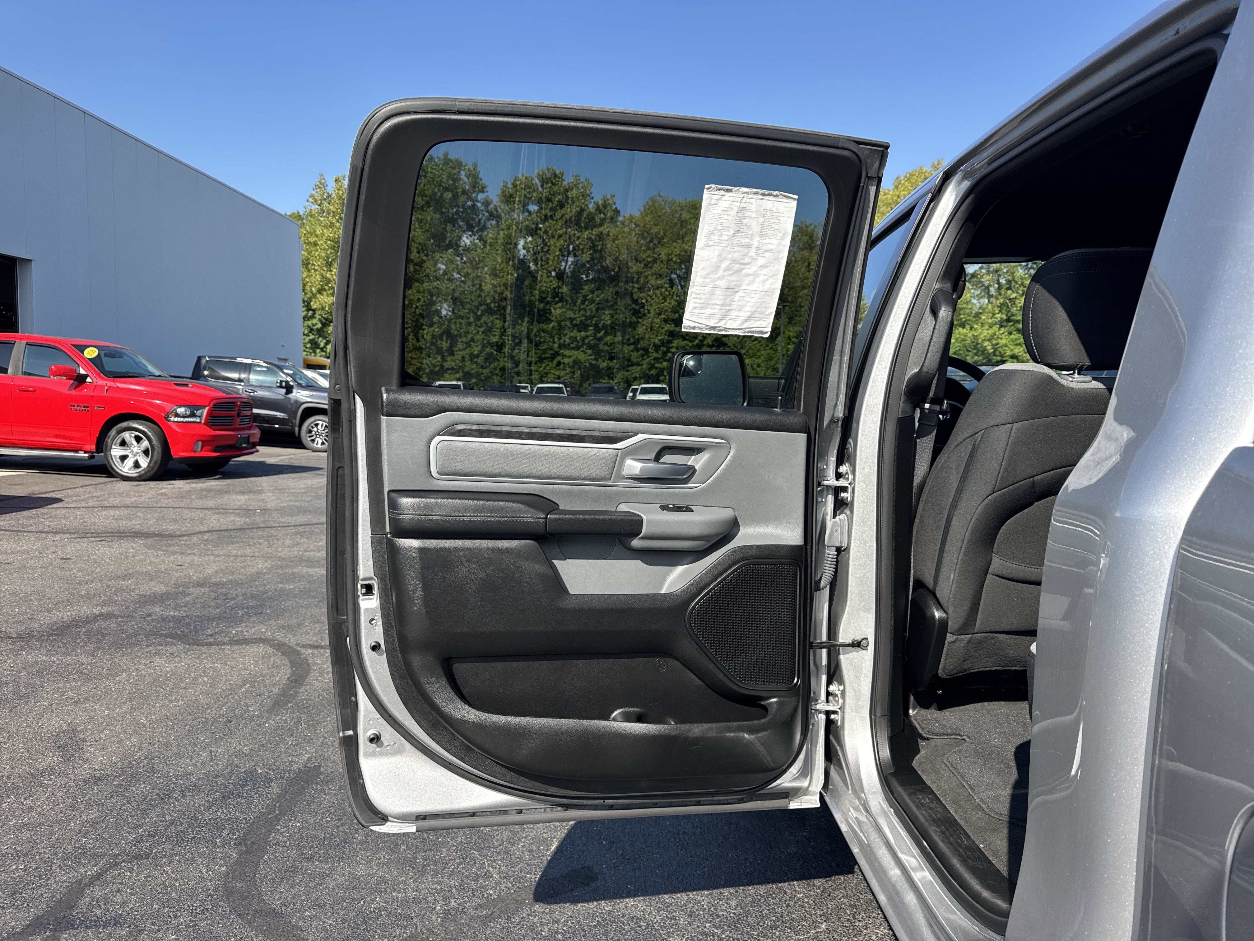 2022 RAM 1500 Big Horn Crew Cab 4x4 5'7" Box