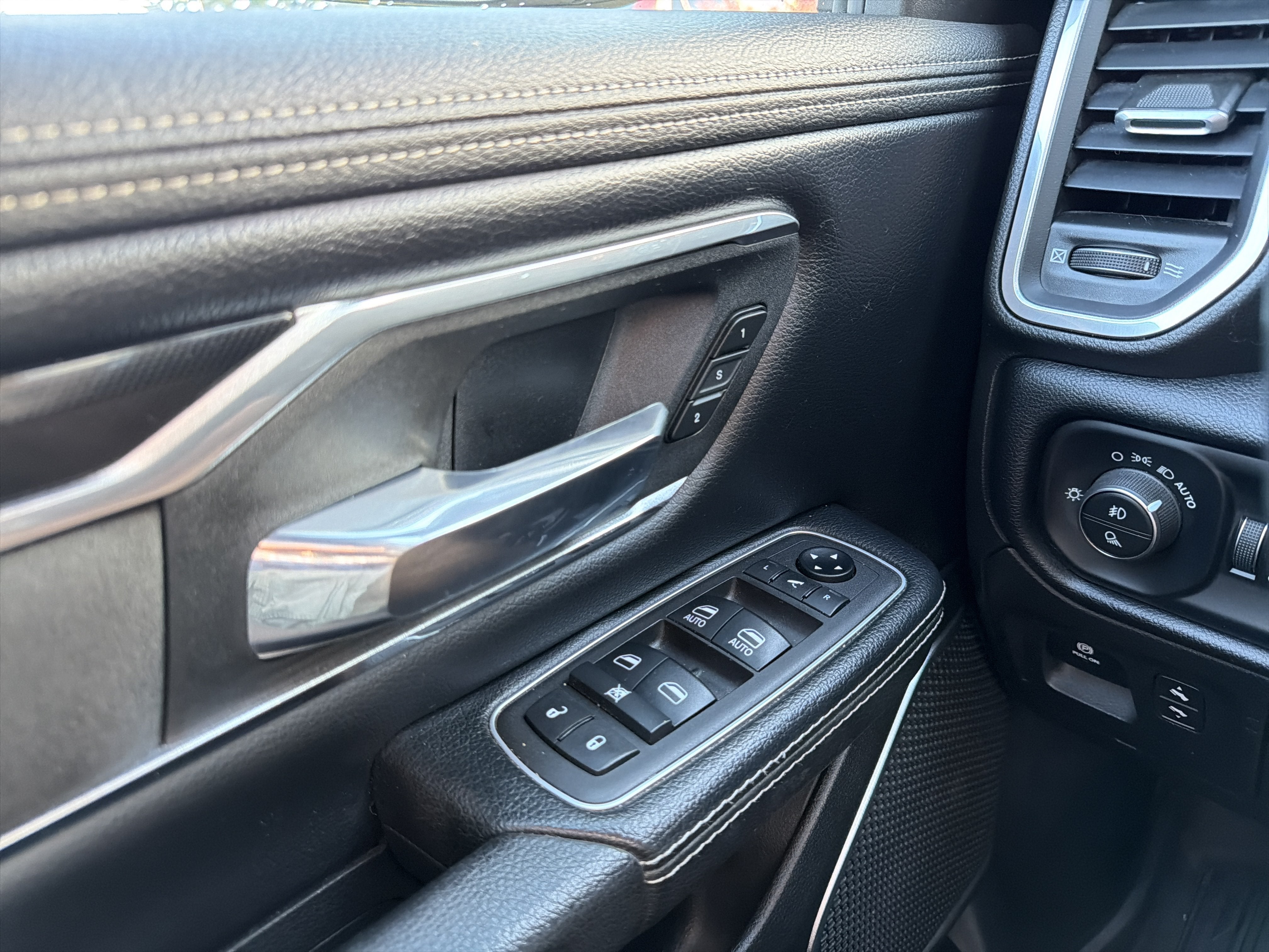 2021 RAM 1500 Laramie Crew Cab 4x4 5'7" Box