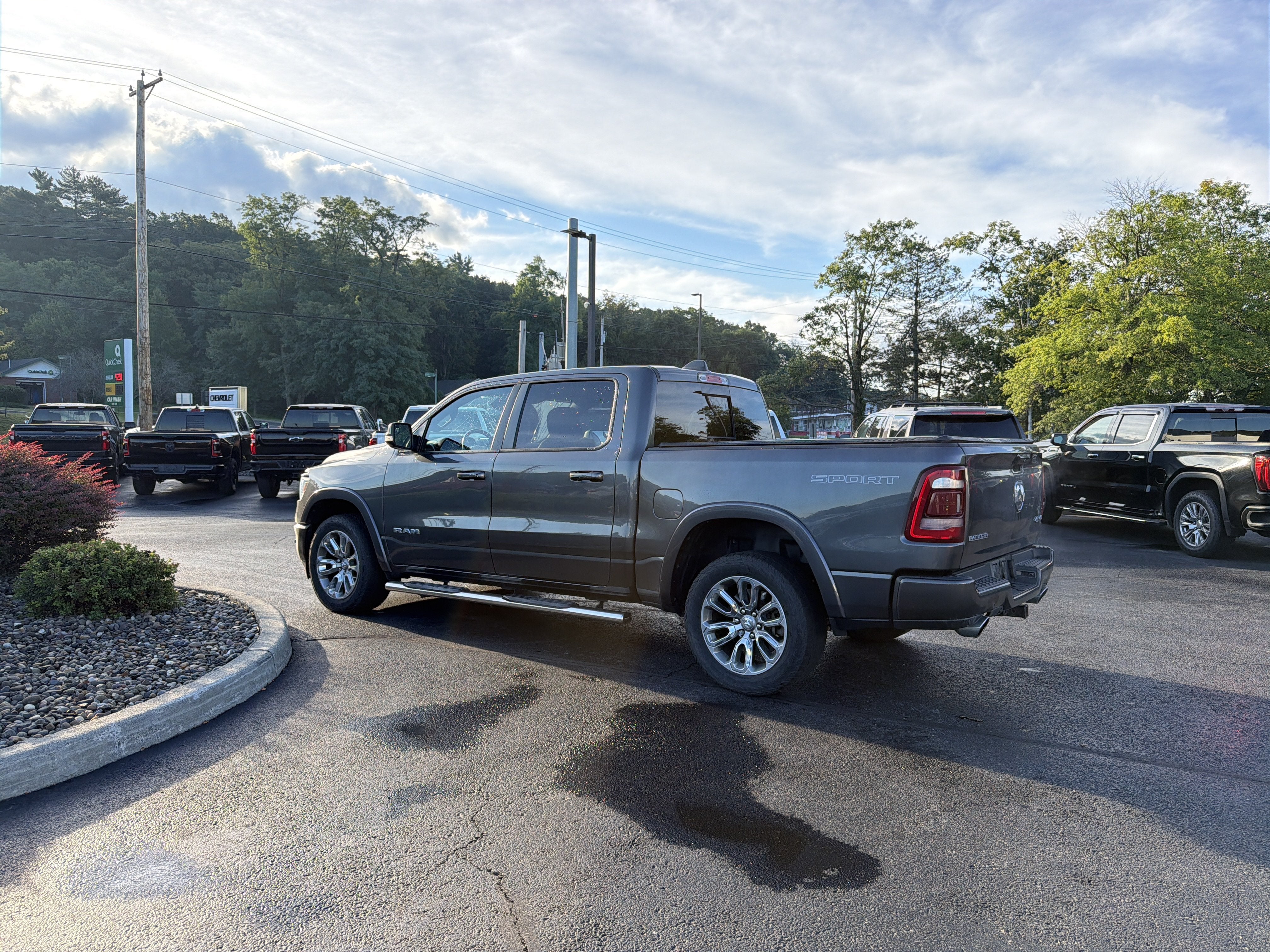 2021 RAM 1500 Laramie Crew Cab 4x4 5'7" Box