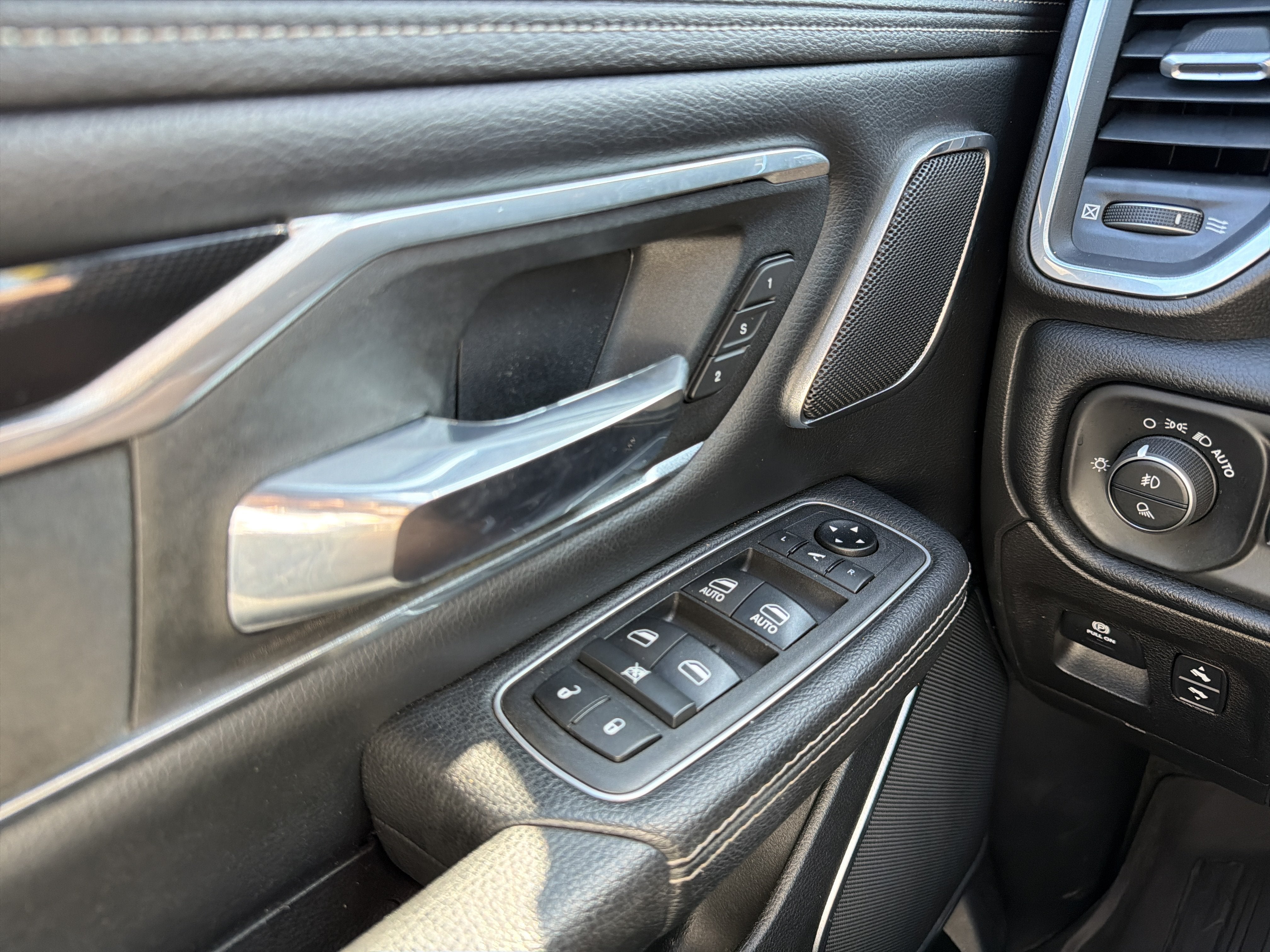 2021 RAM 1500 Laramie Crew Cab 4x4 5'7" Box