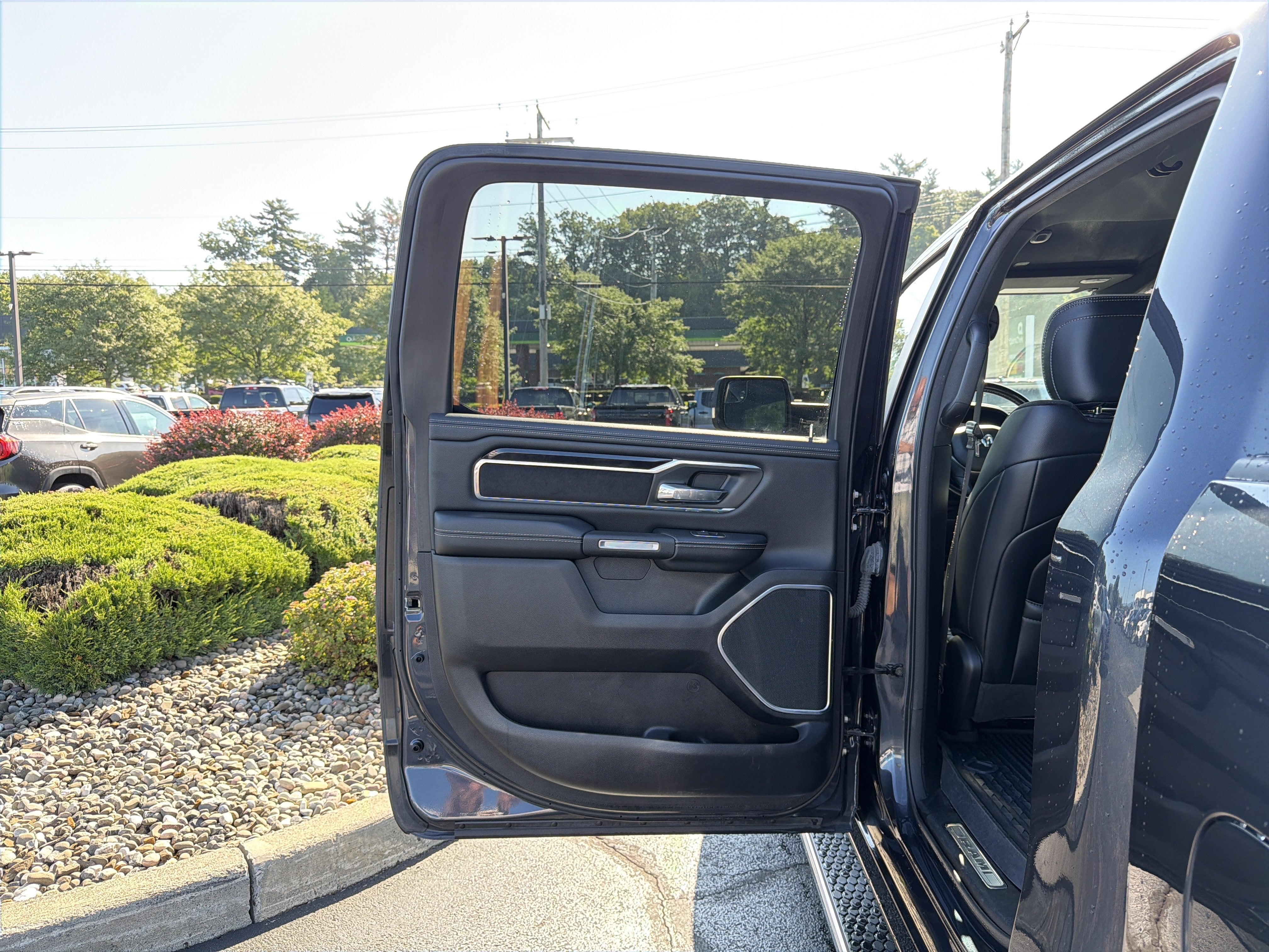 2021 RAM 1500 Laramie Crew Cab 4x4 5'7" Box