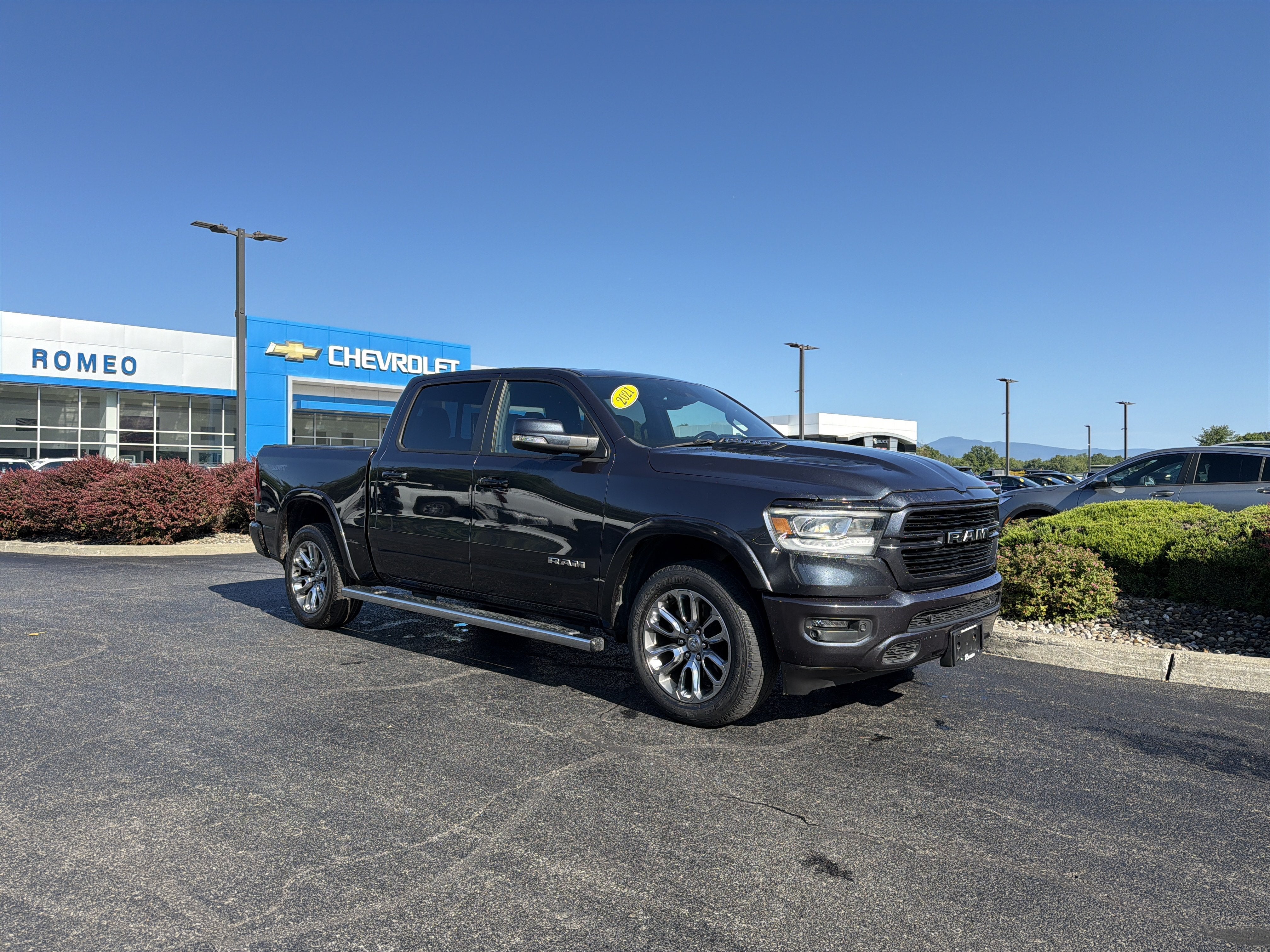 2021 RAM 1500 Laramie Crew Cab 4x4 5'7" Box