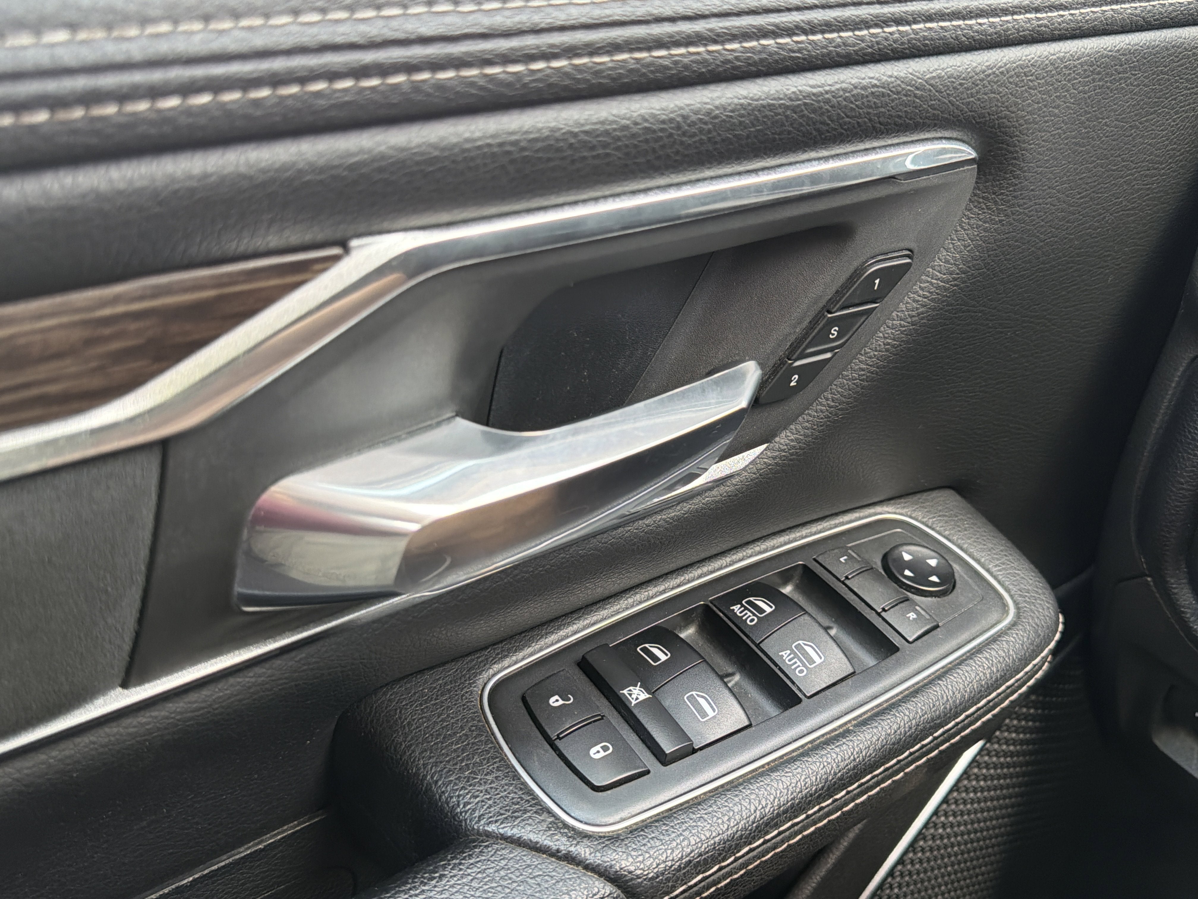 2019 RAM 1500 Laramie Crew Cab 4x4 6'4" Box