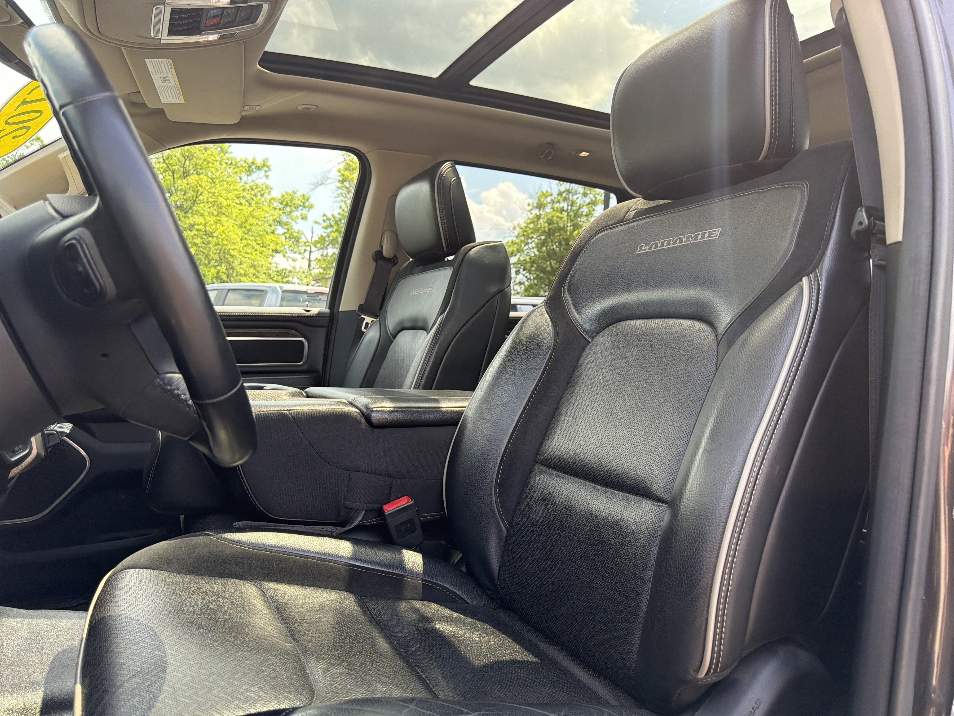 2019 RAM 1500 Laramie Crew Cab 4x4 6'4" Box