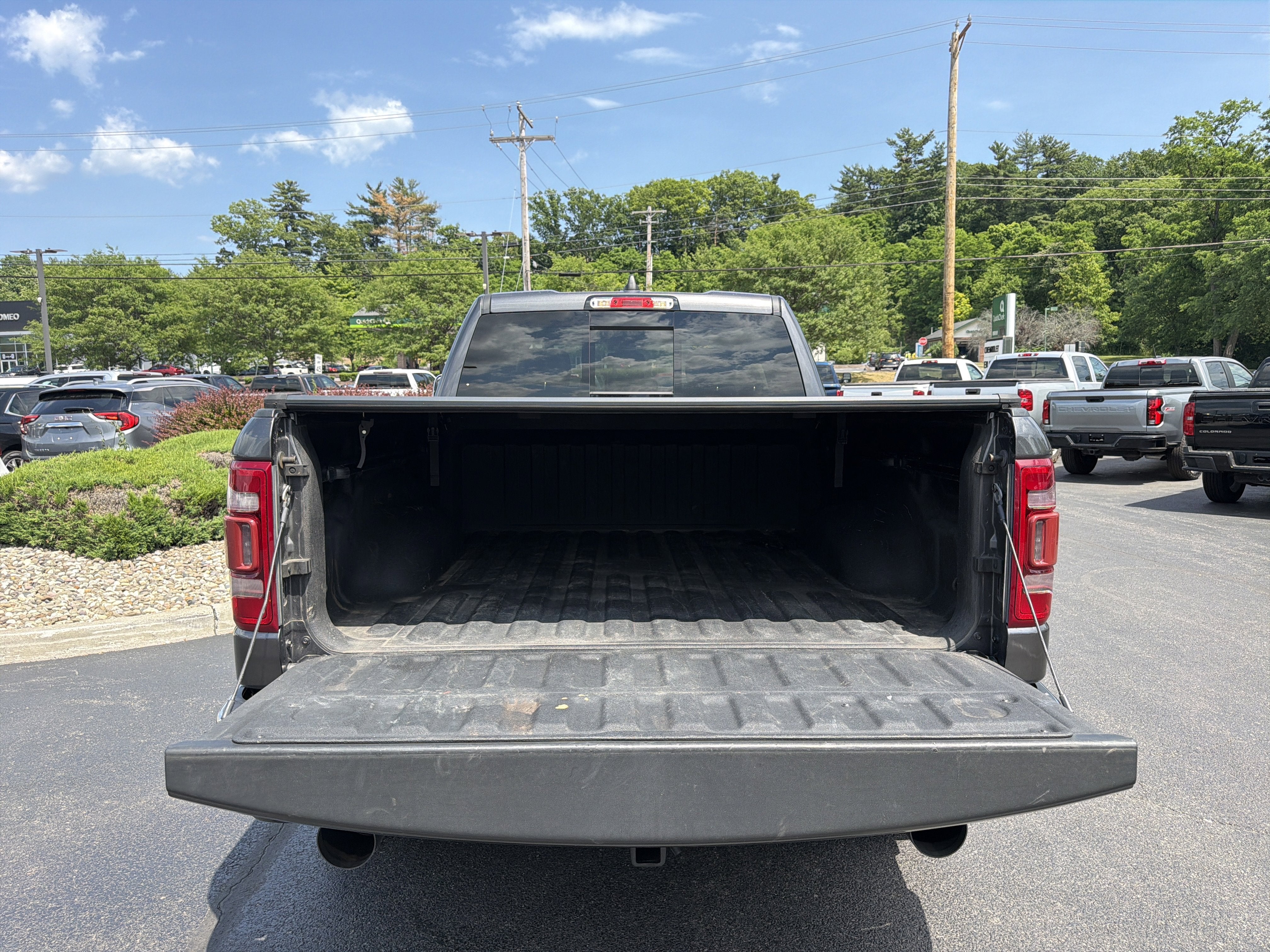 2019 RAM 1500 Laramie Crew Cab 4x4 6'4" Box