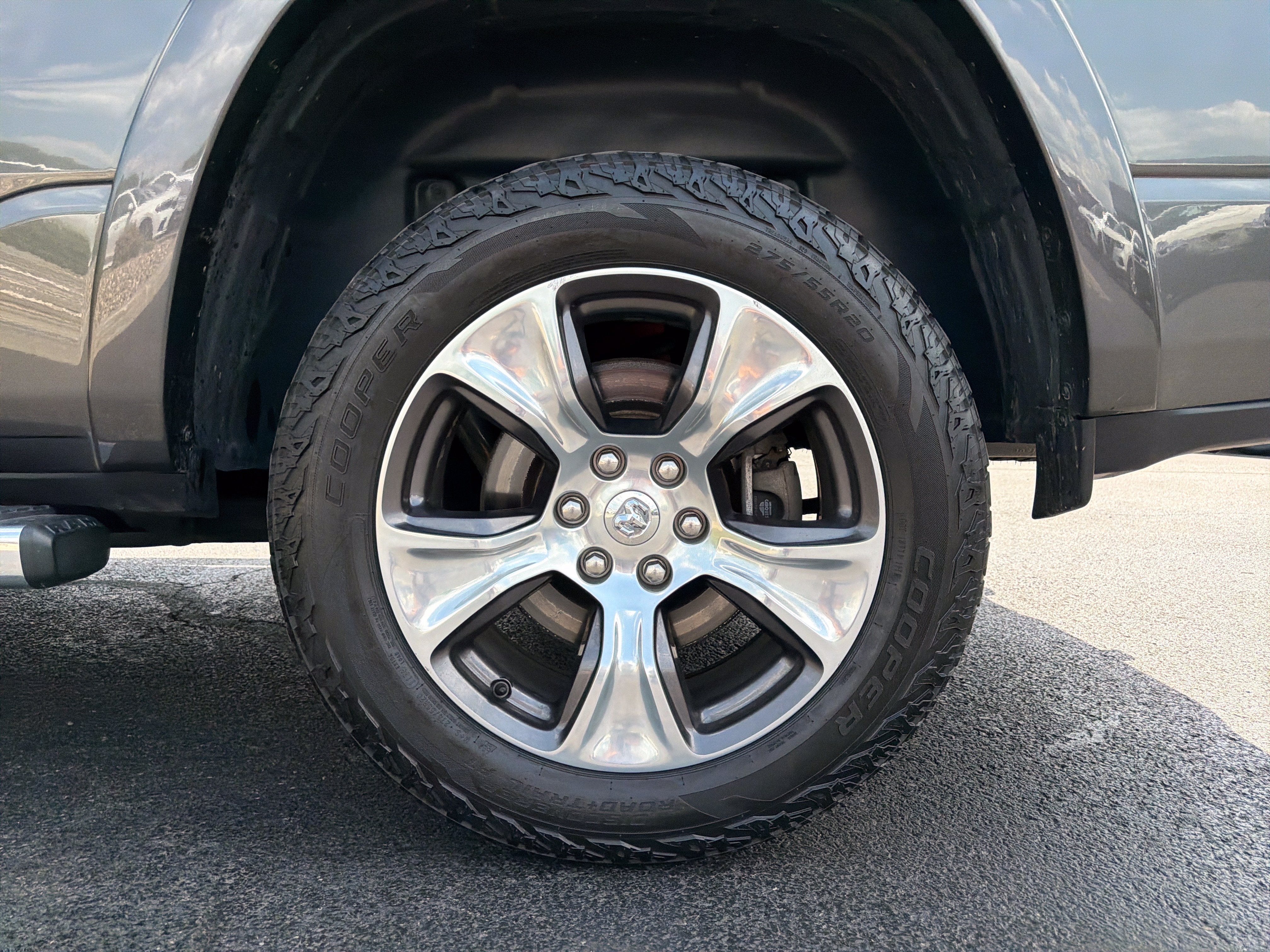 2019 RAM 1500 Laramie Crew Cab 4x4 6'4" Box