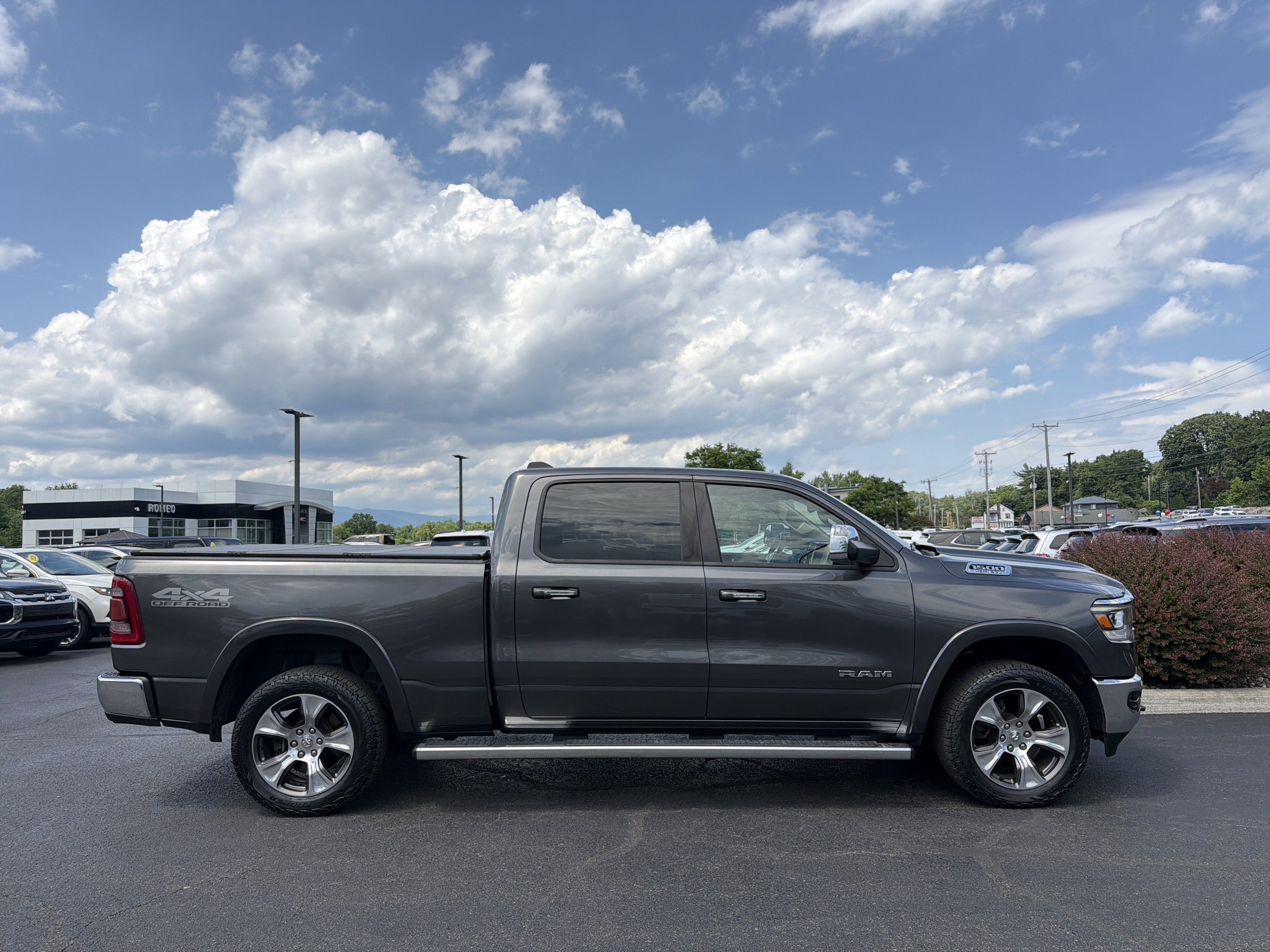 2019 RAM 1500 Laramie Crew Cab 4x4 6'4" Box
