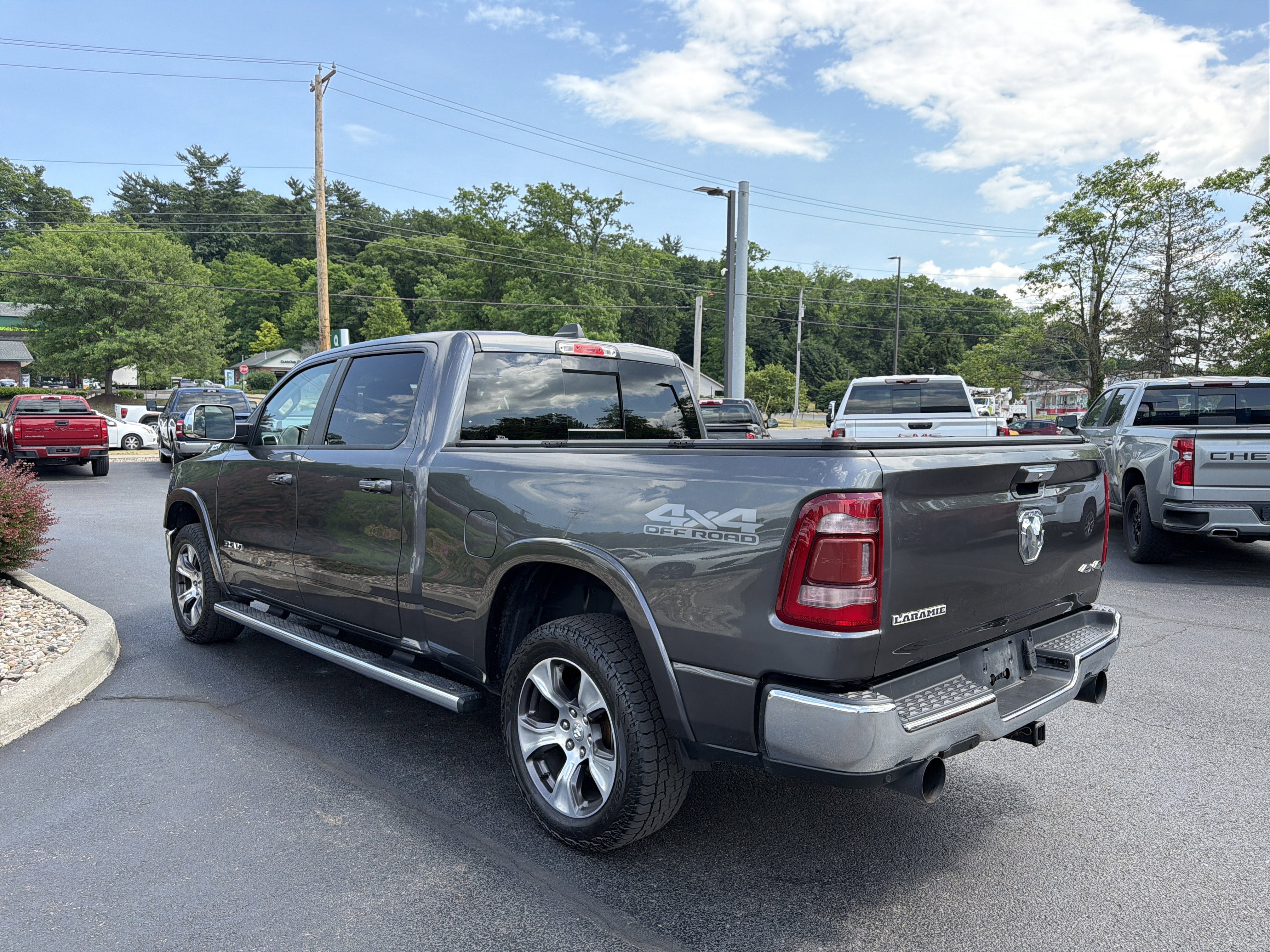 2019 RAM 1500 Laramie Crew Cab 4x4 6'4" Box