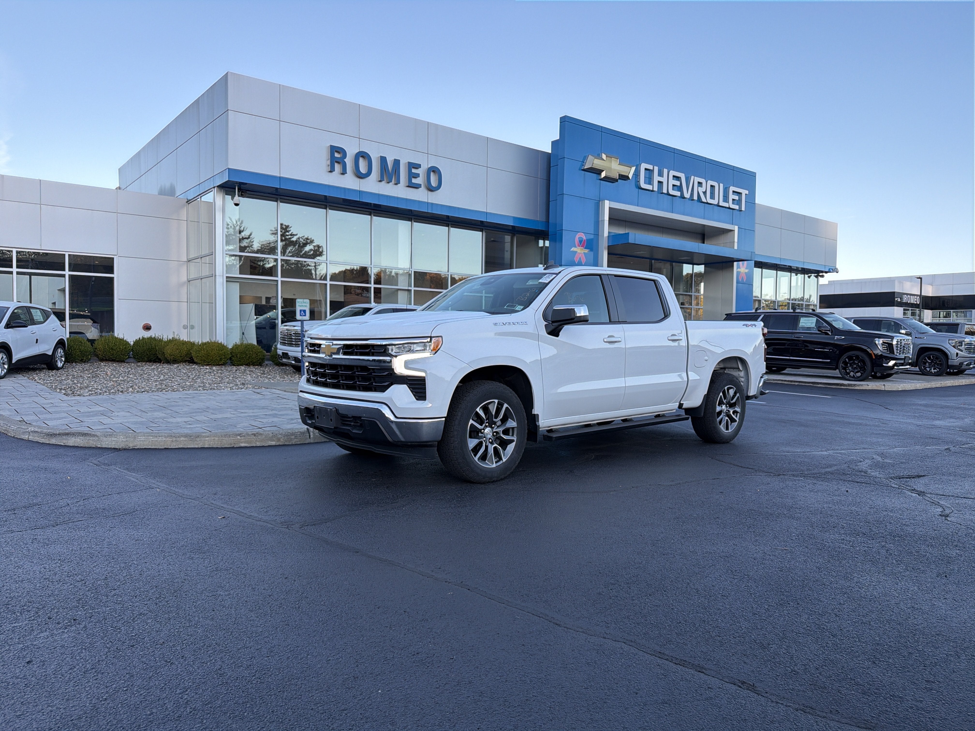 2024 Chevrolet Silverado 1500 LT (2FL)