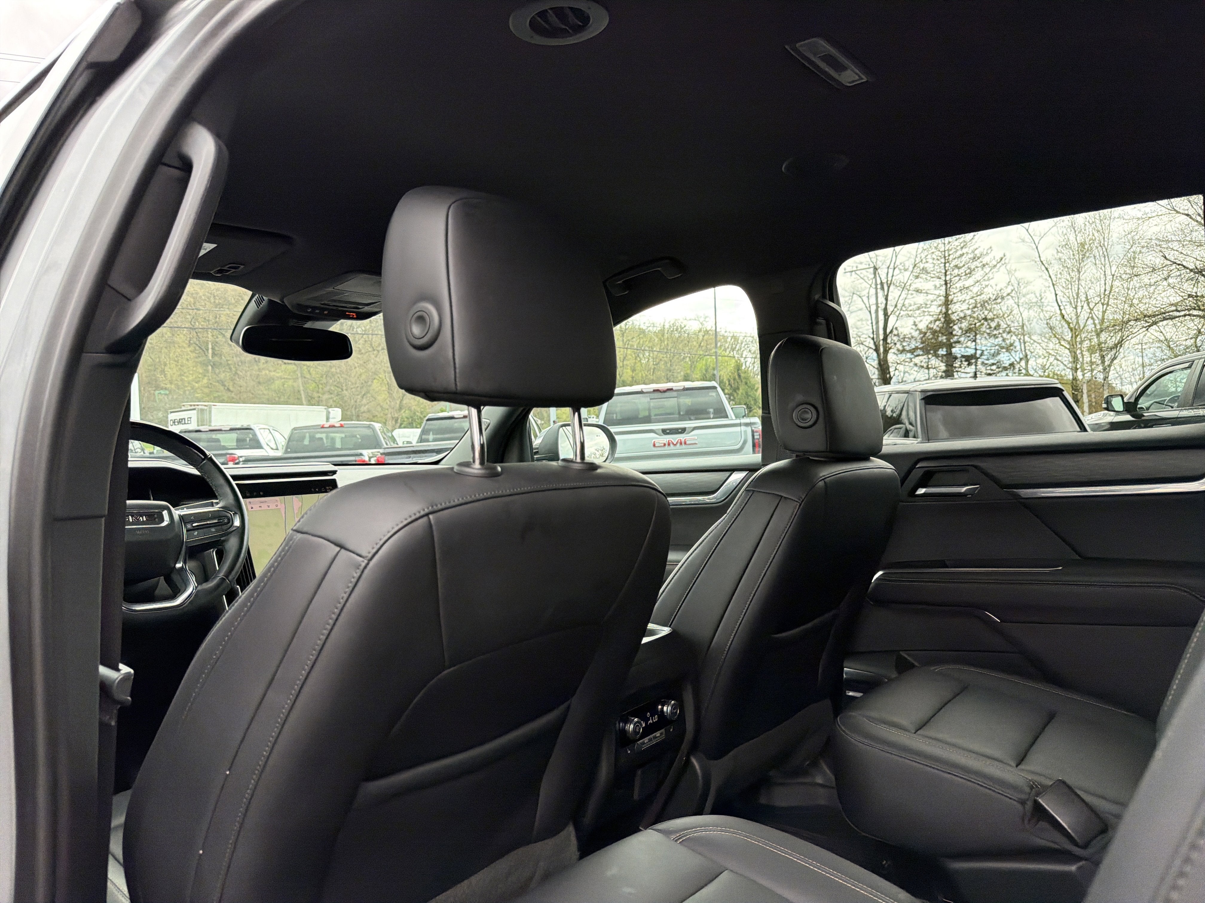 2024 GMC Acadia Elevation