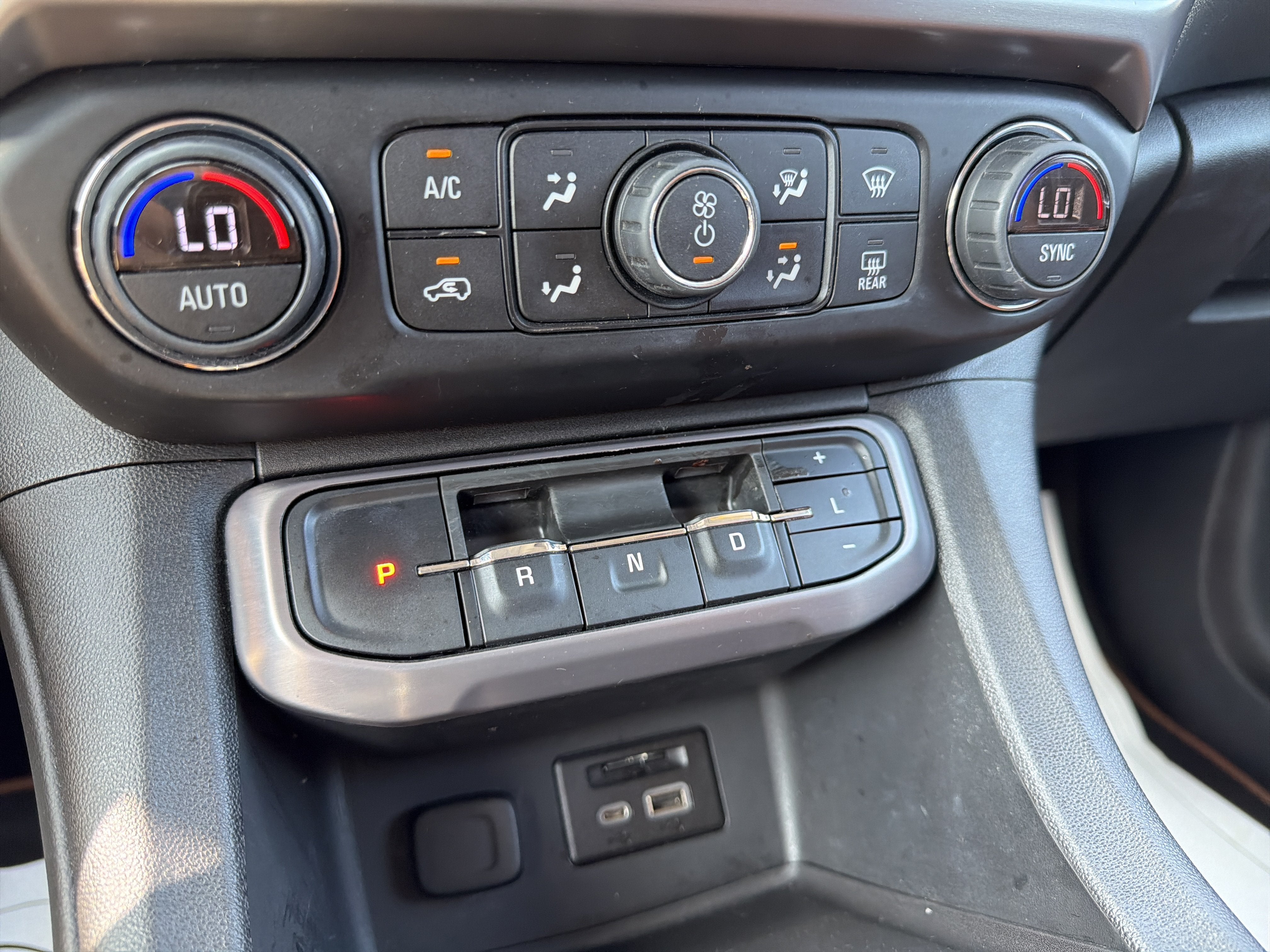 2020 GMC Acadia AT4