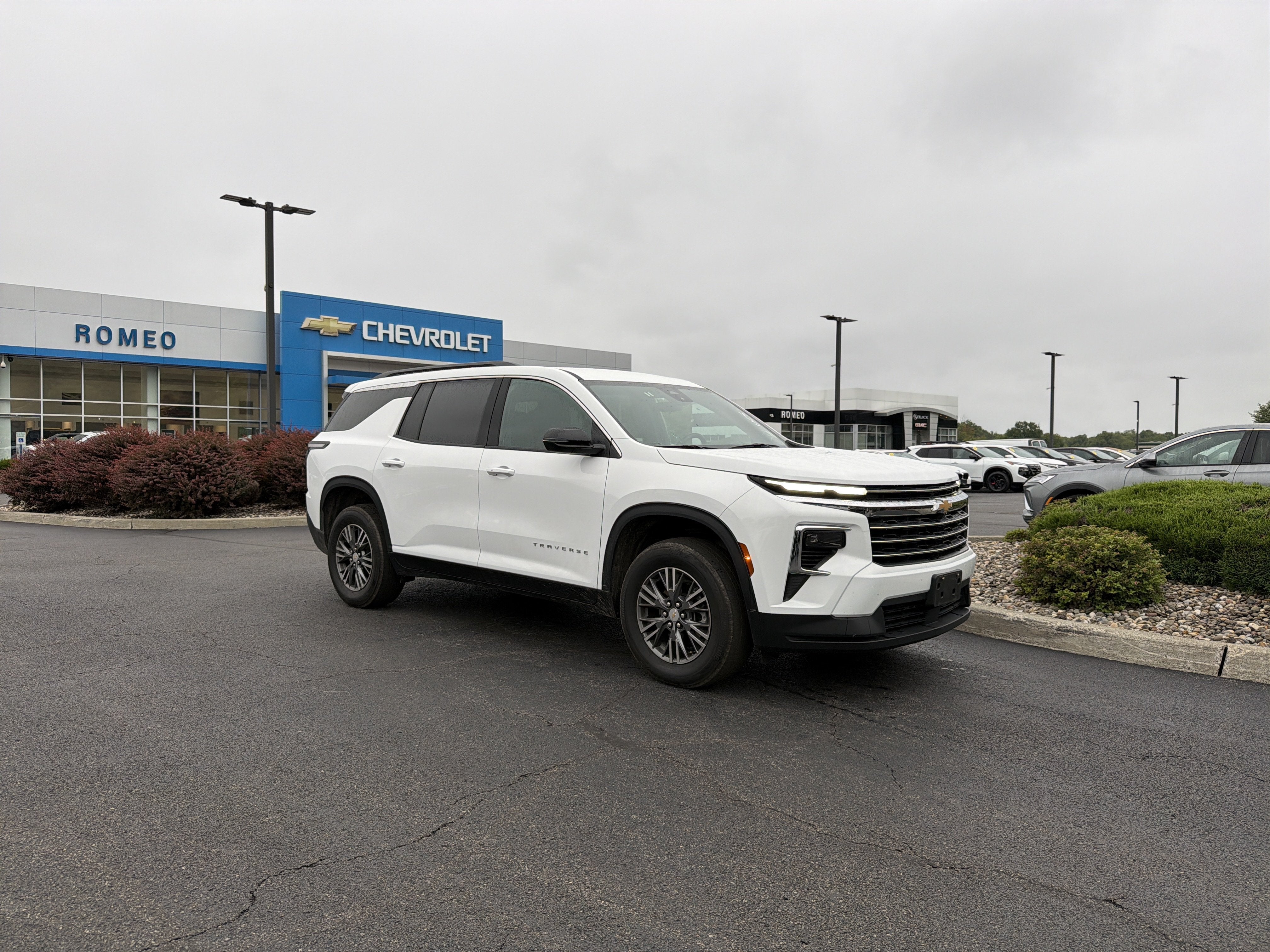 2025 Chevrolet Traverse LT