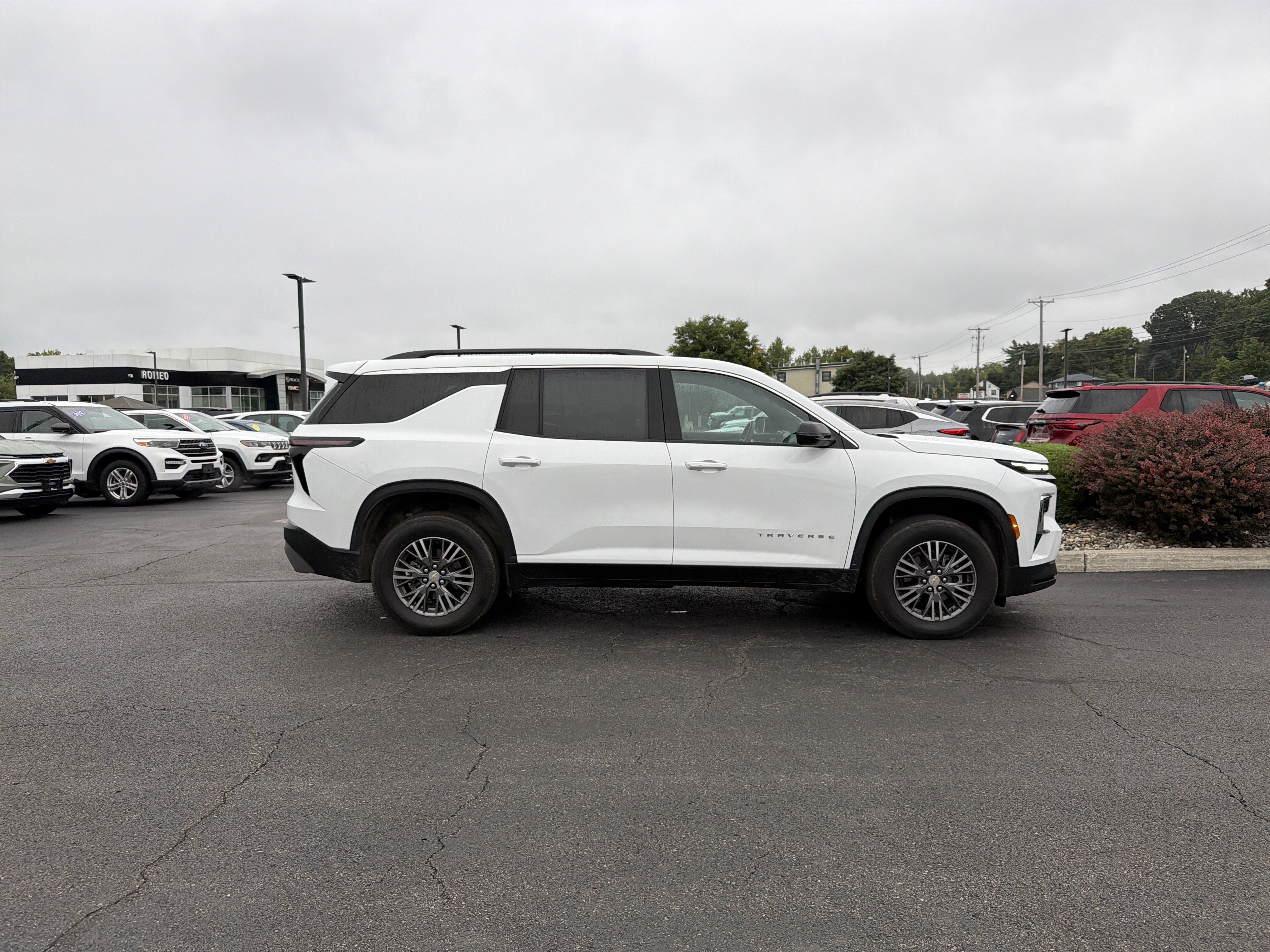 2025 Chevrolet Traverse LT