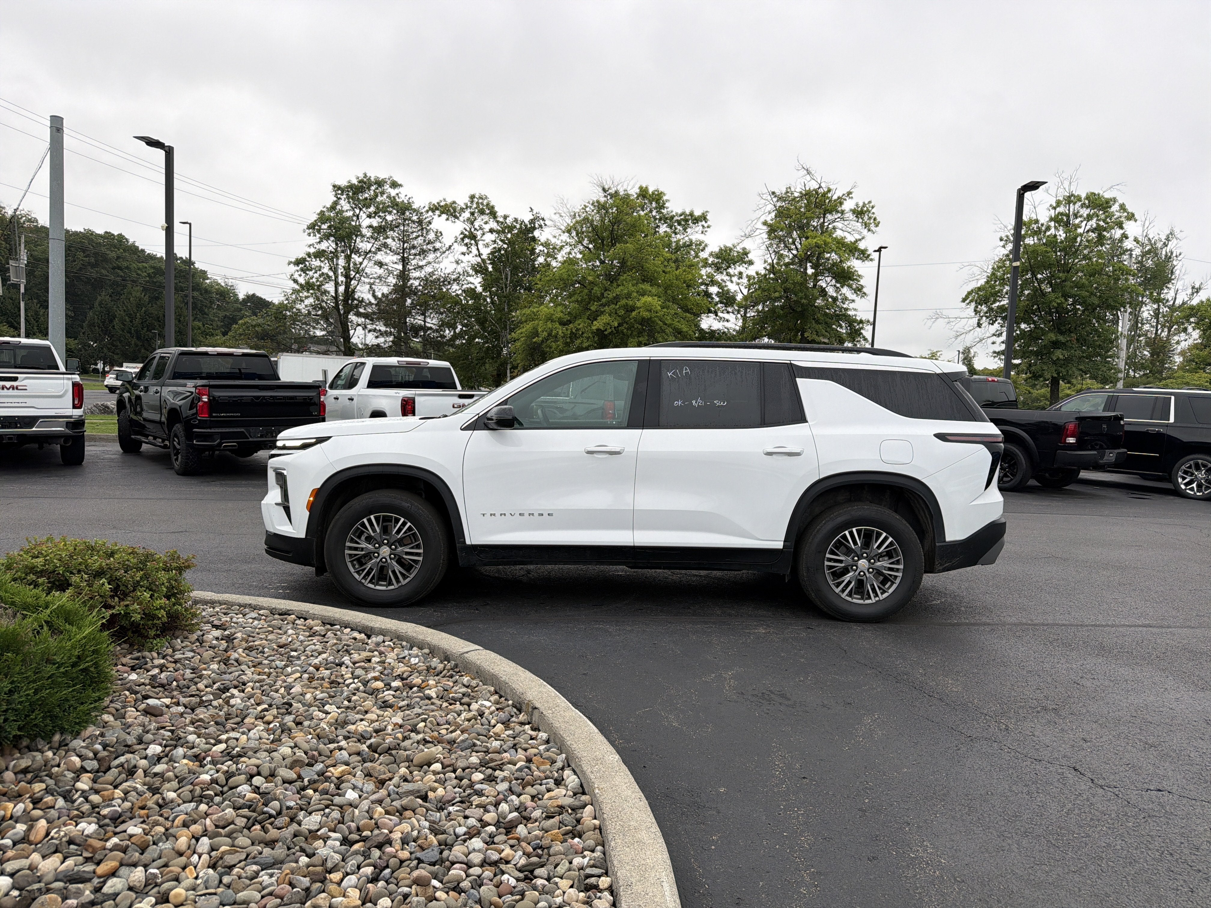 2025 Chevrolet Traverse LT
