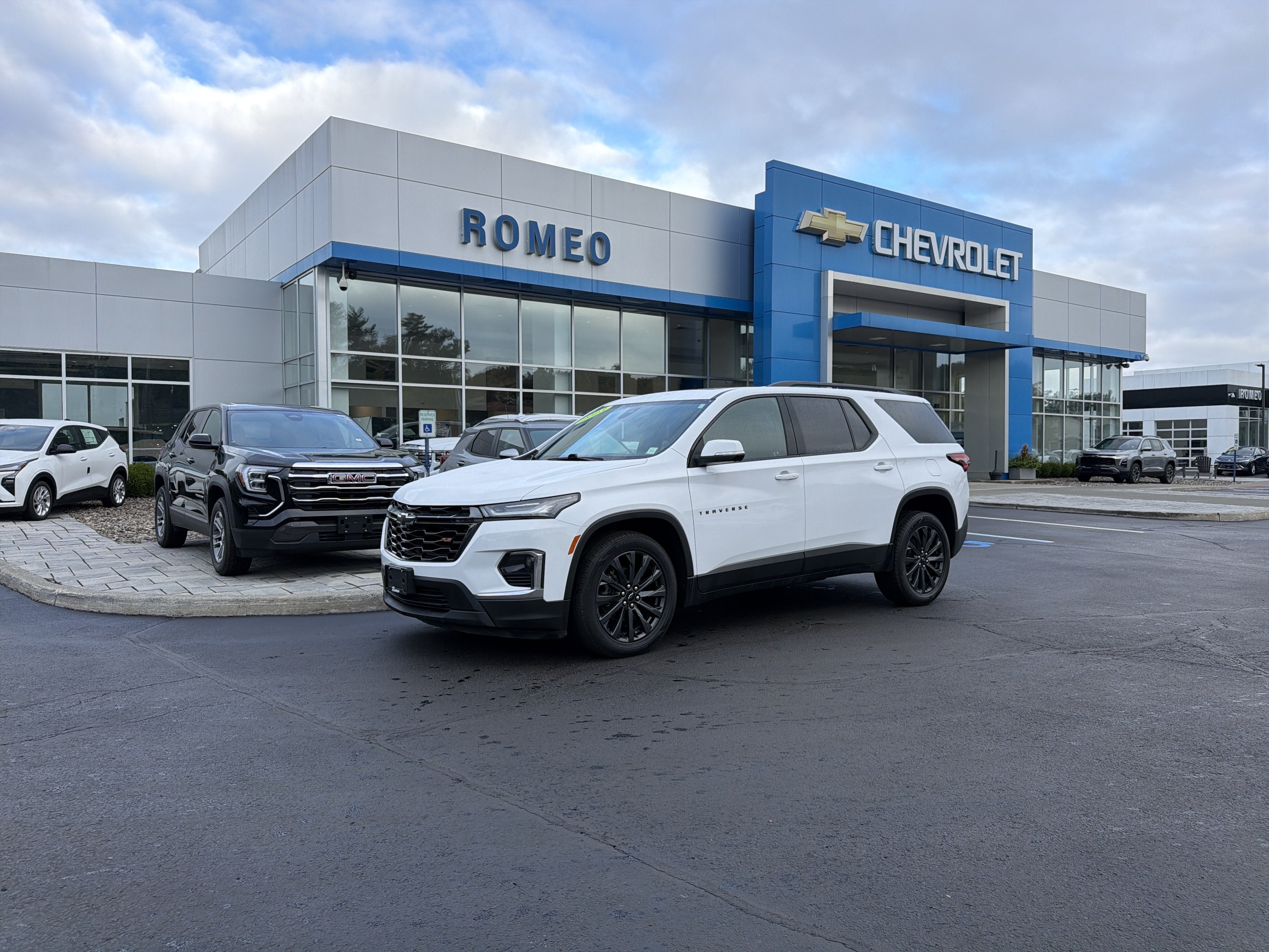 2023 Chevrolet Traverse RS