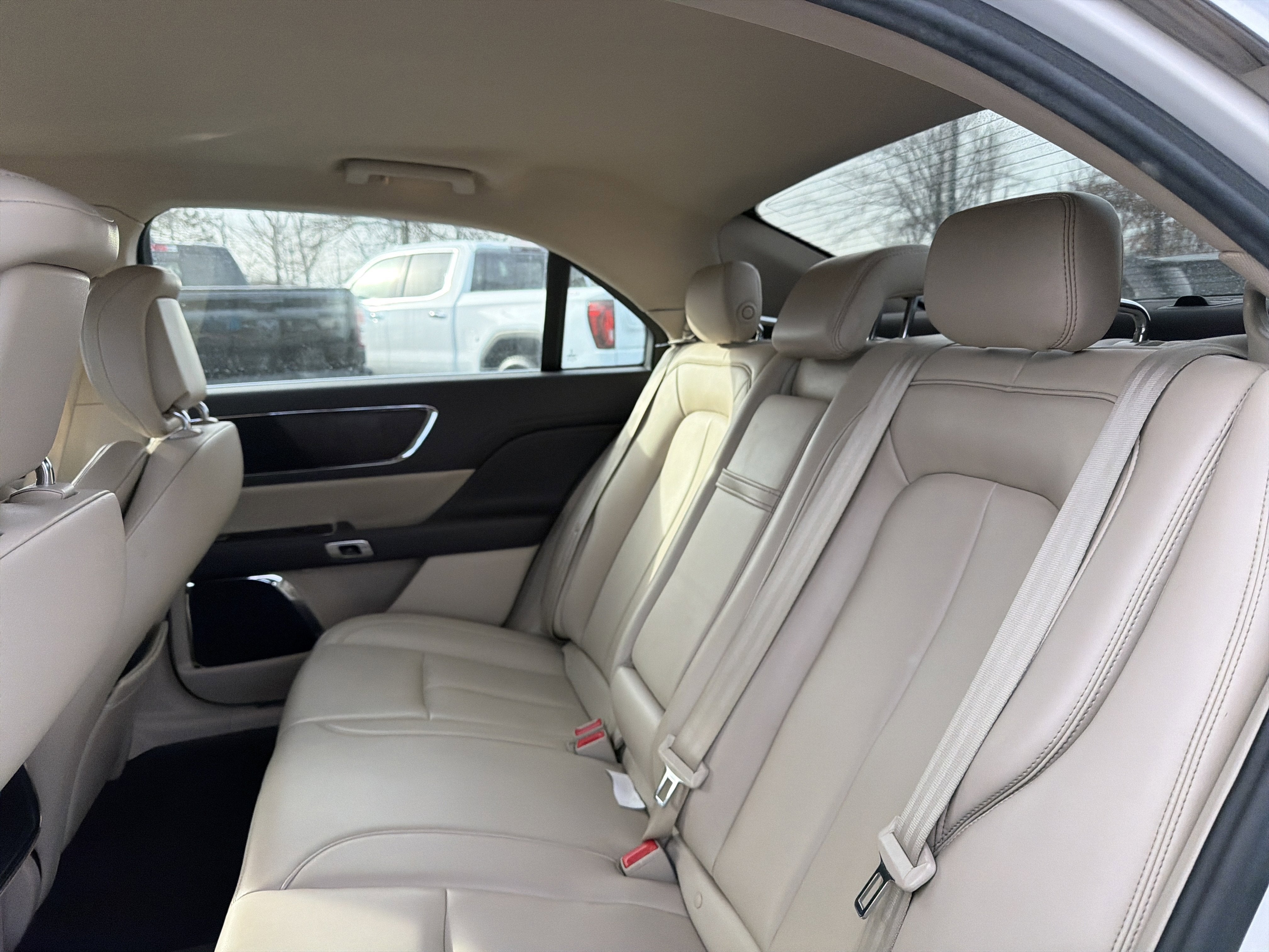 2017 Lincoln Continental Premiere