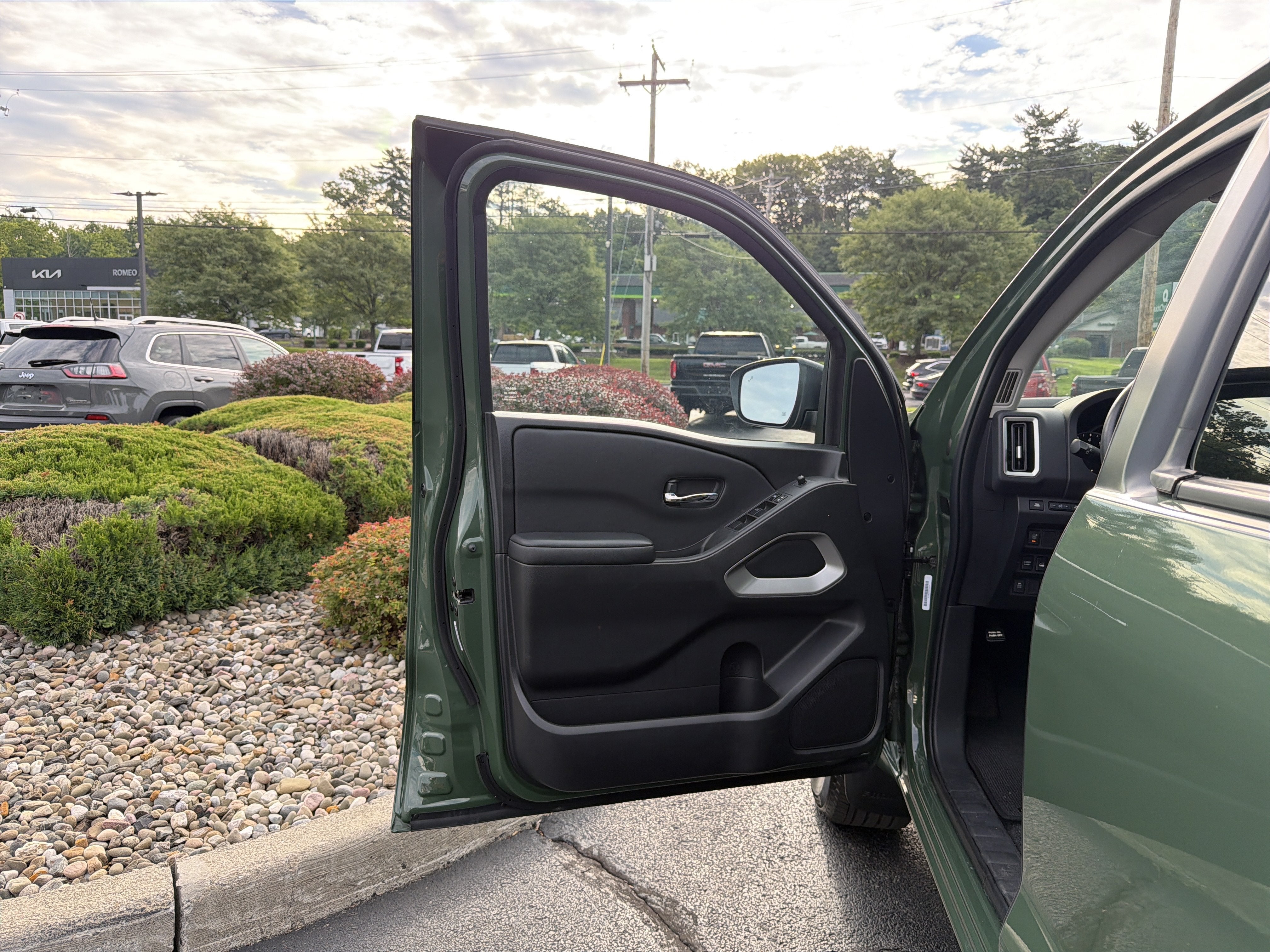 2025 Nissan Frontier Crew Cab SV 4x4