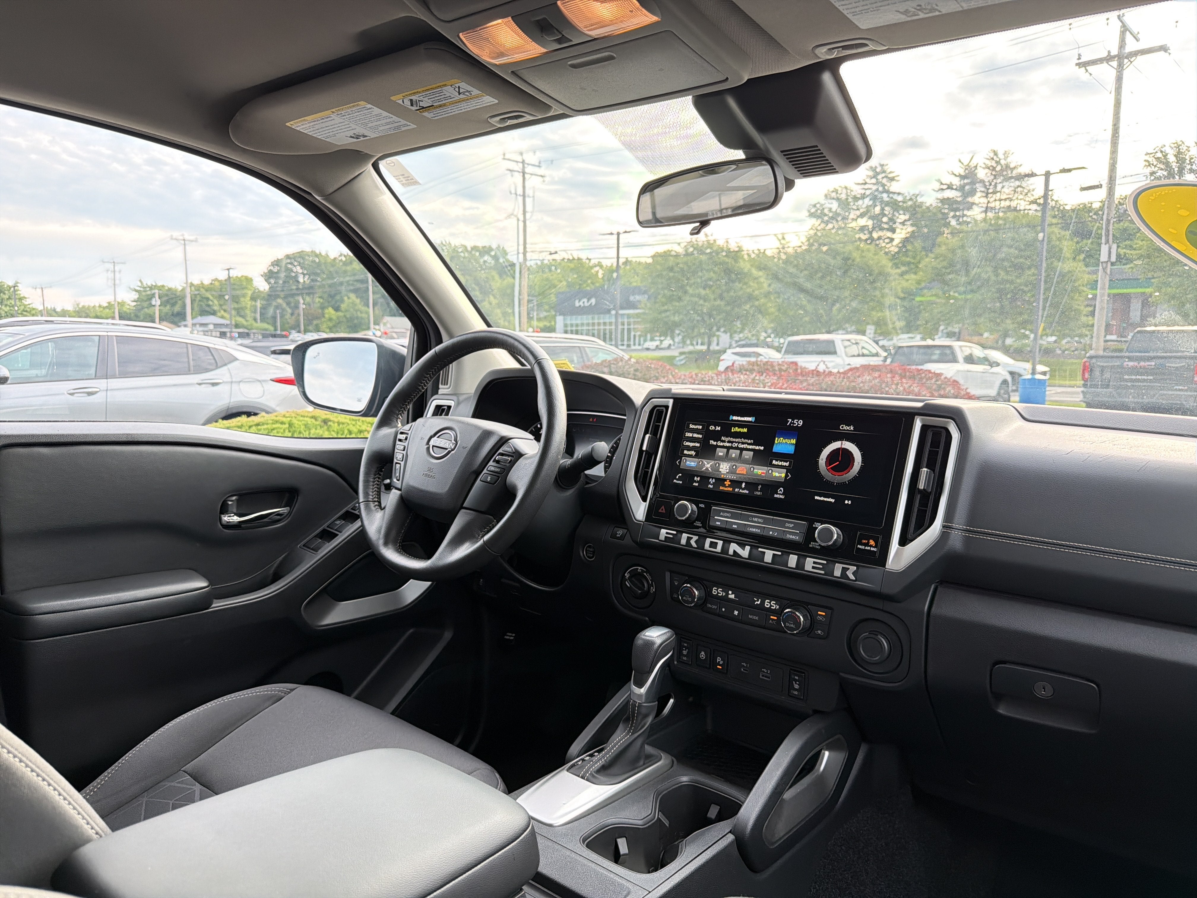 2025 Nissan Frontier Crew Cab SV 4x4