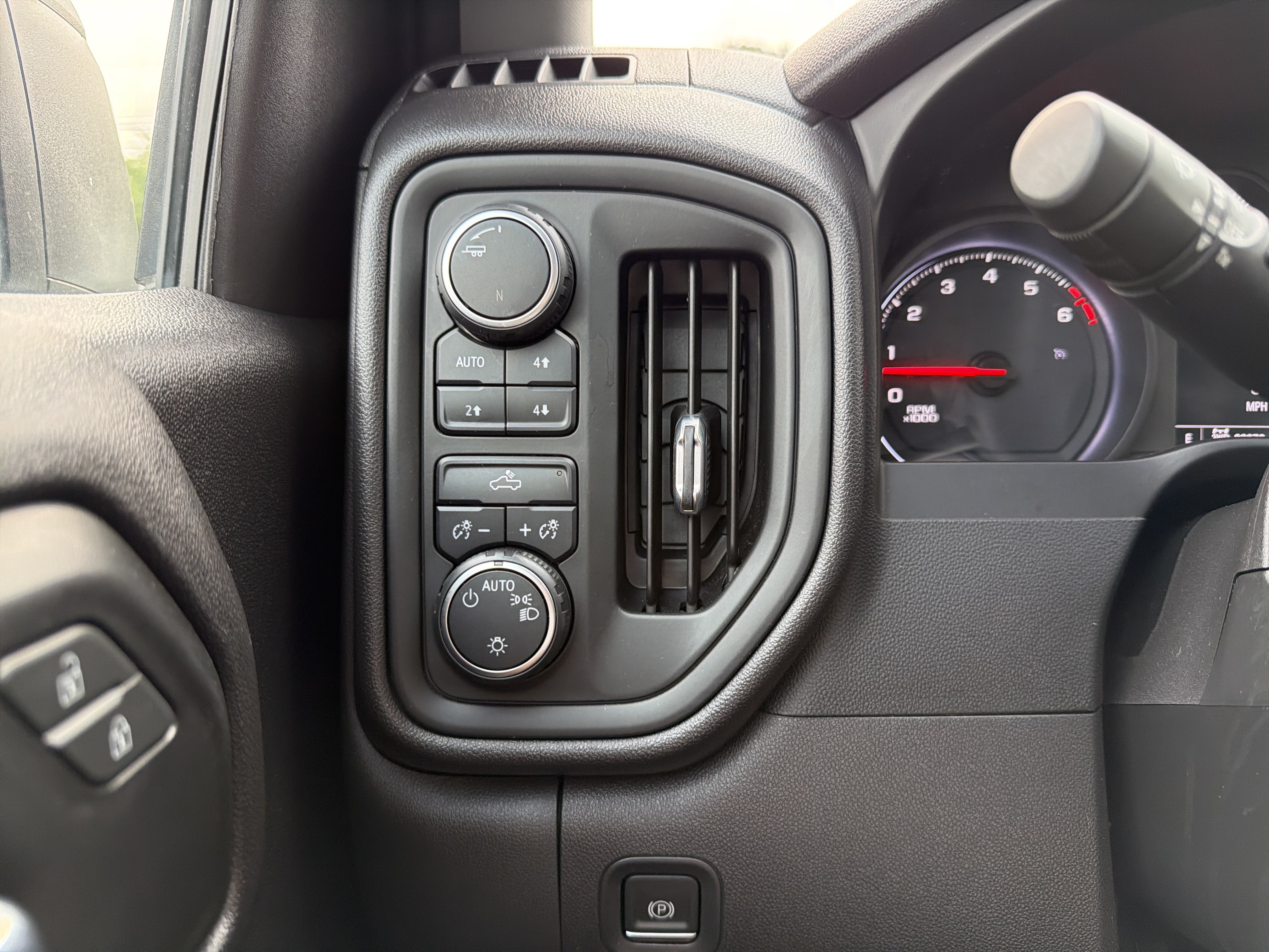 2021 Chevrolet Silverado 1500 Custom Trail Boss