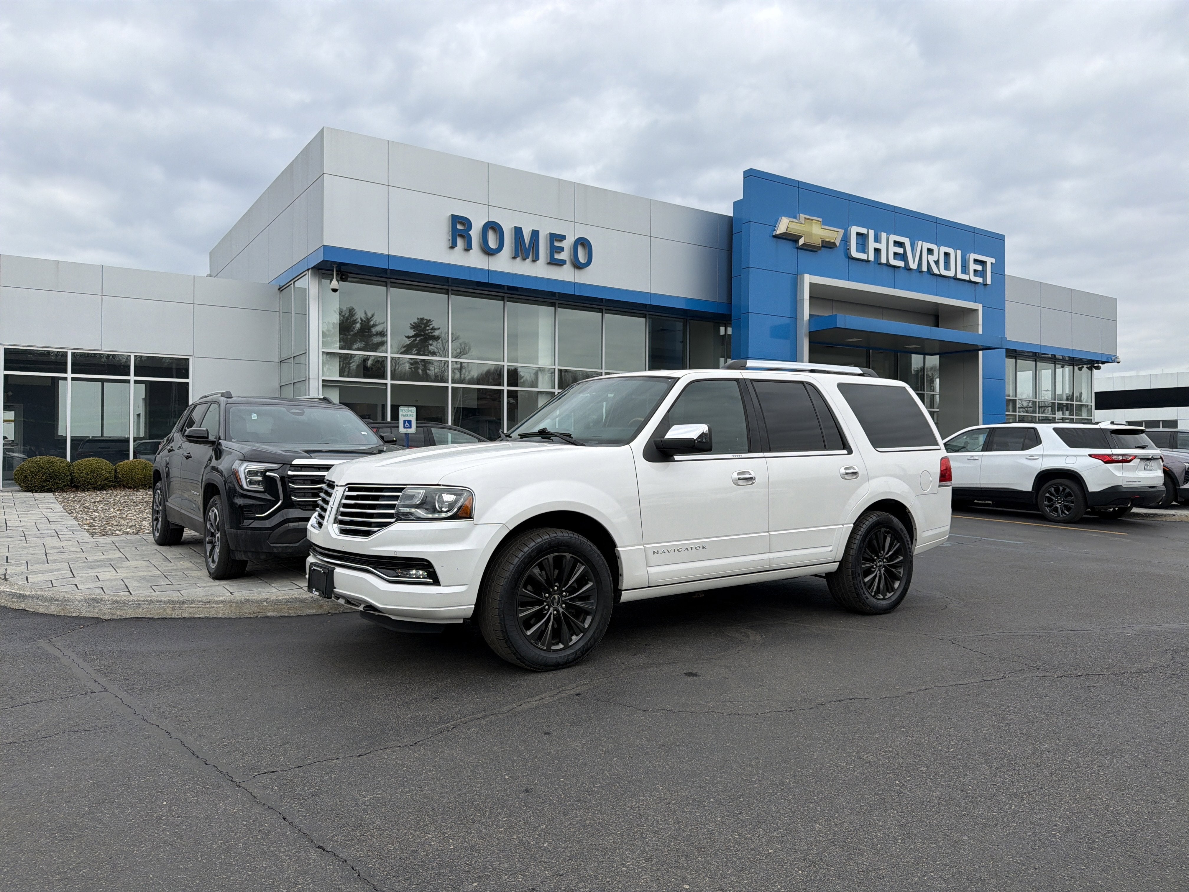 2015 Lincoln Navigator Base