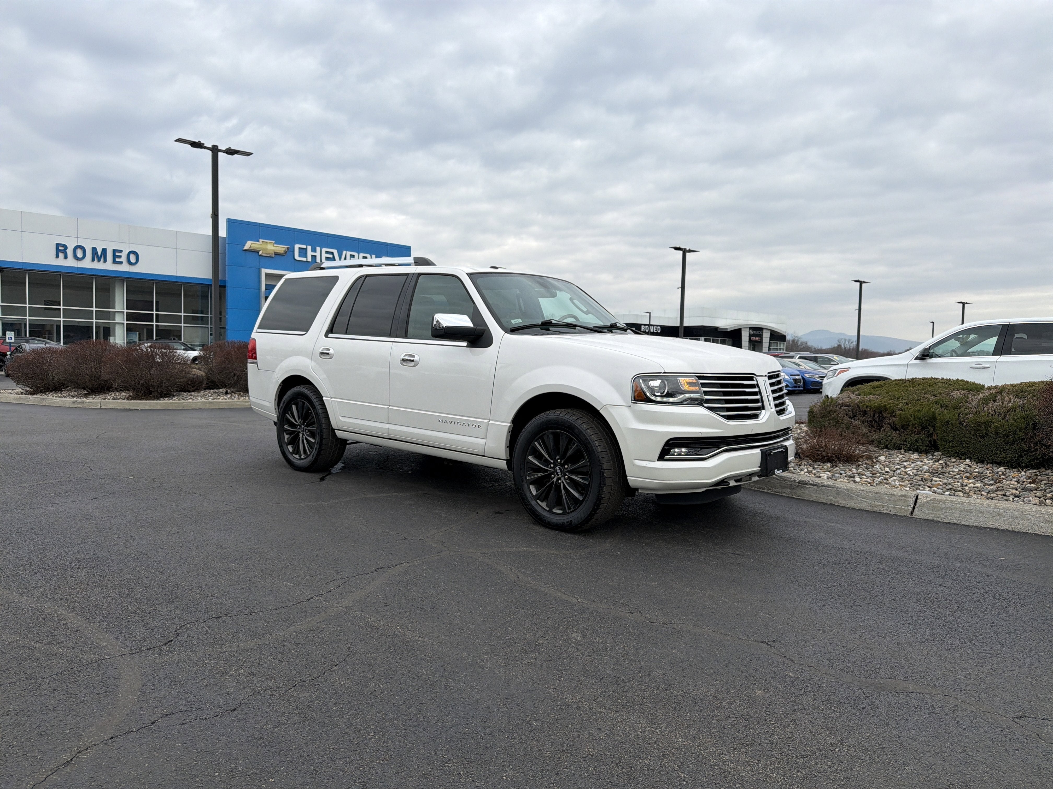 2015 Lincoln Navigator Base
