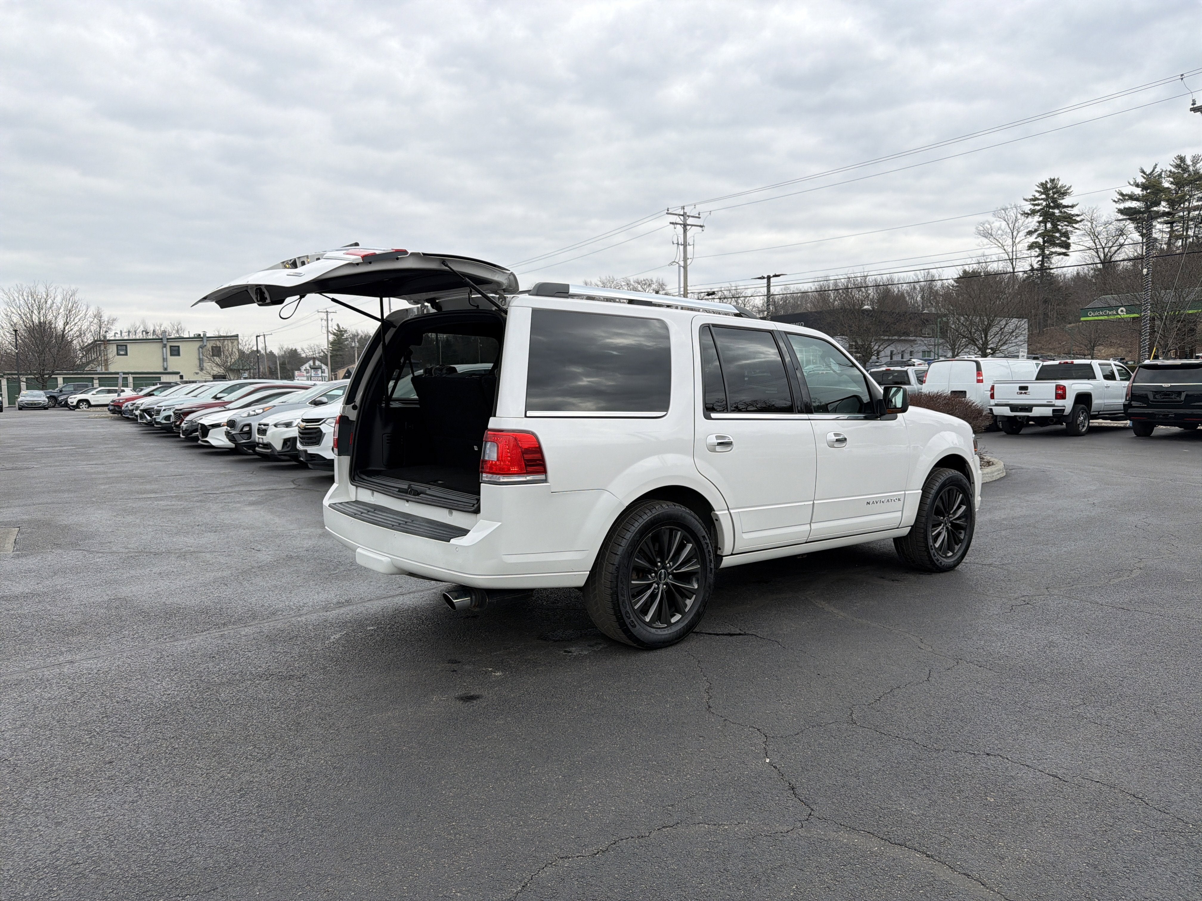 2015 Lincoln Navigator Base