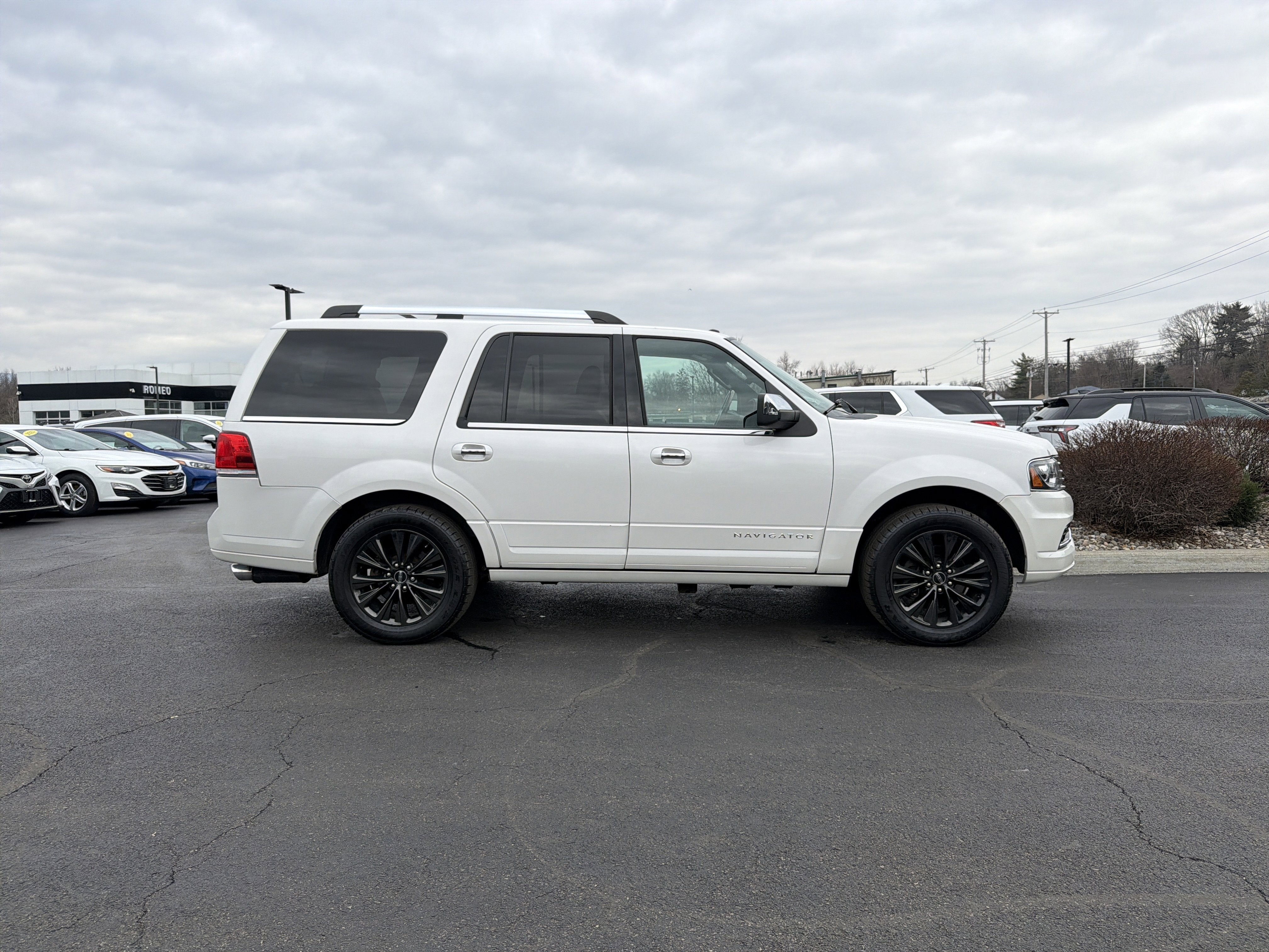 2015 Lincoln Navigator Base