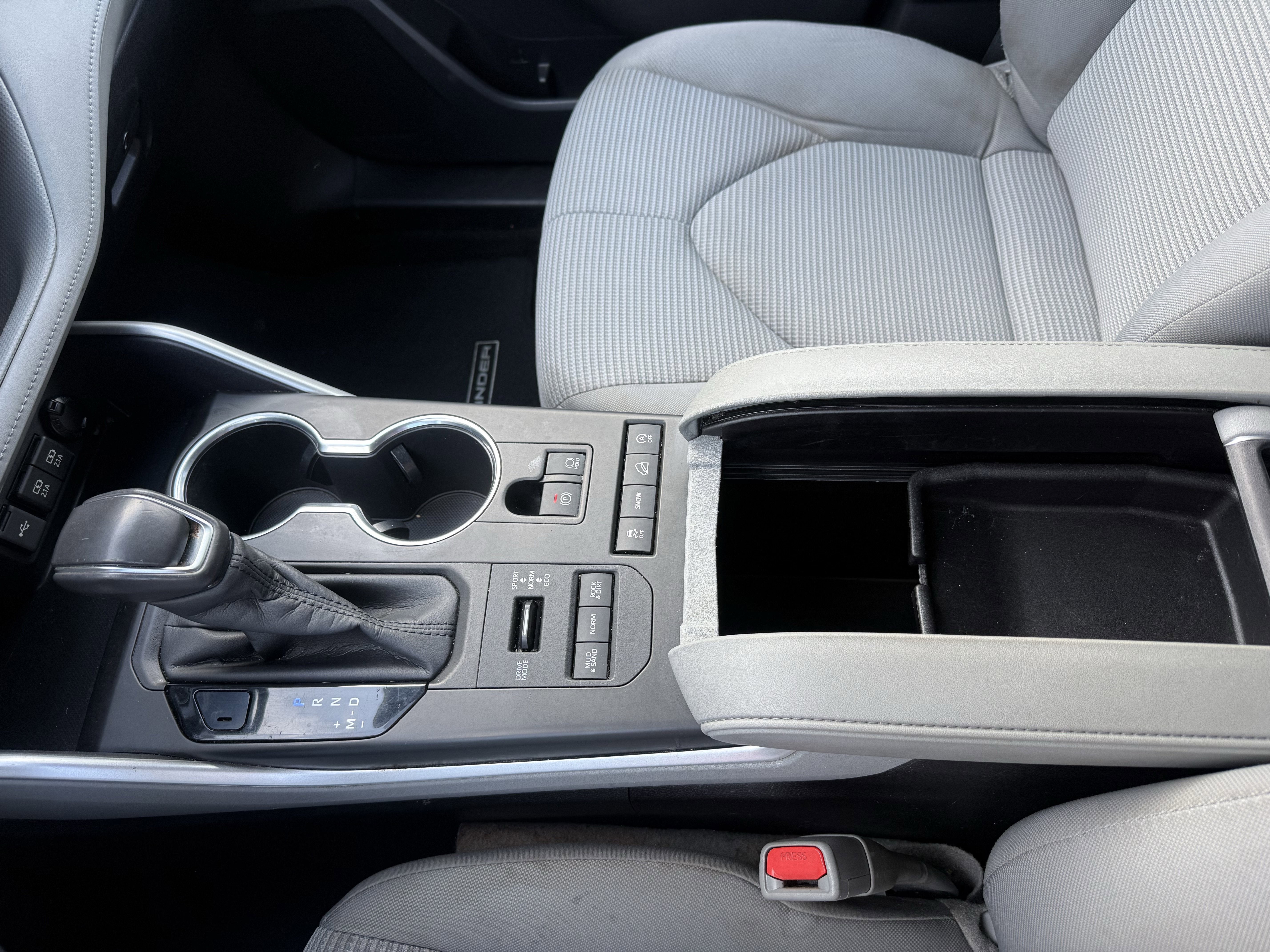 2020 Toyota Highlander LE