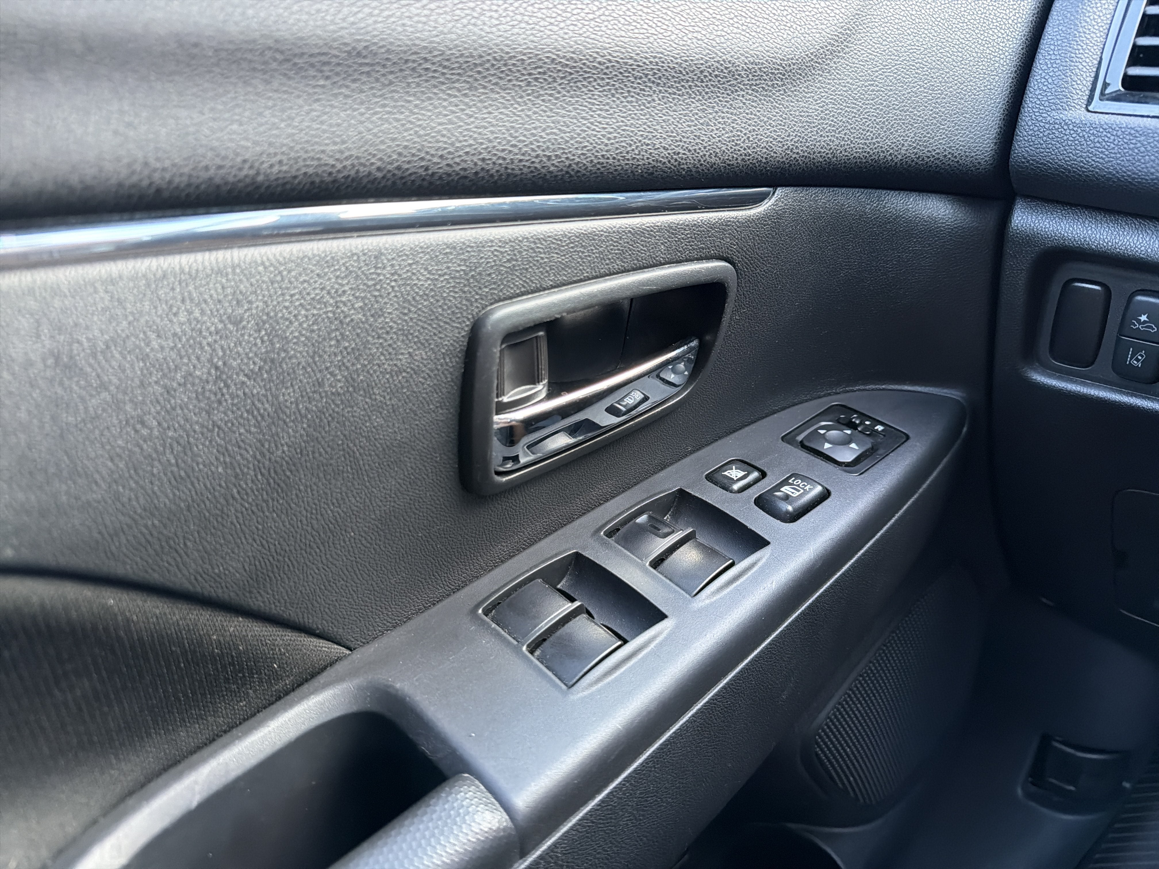 2025 Mitsubishi Outlander Sport S