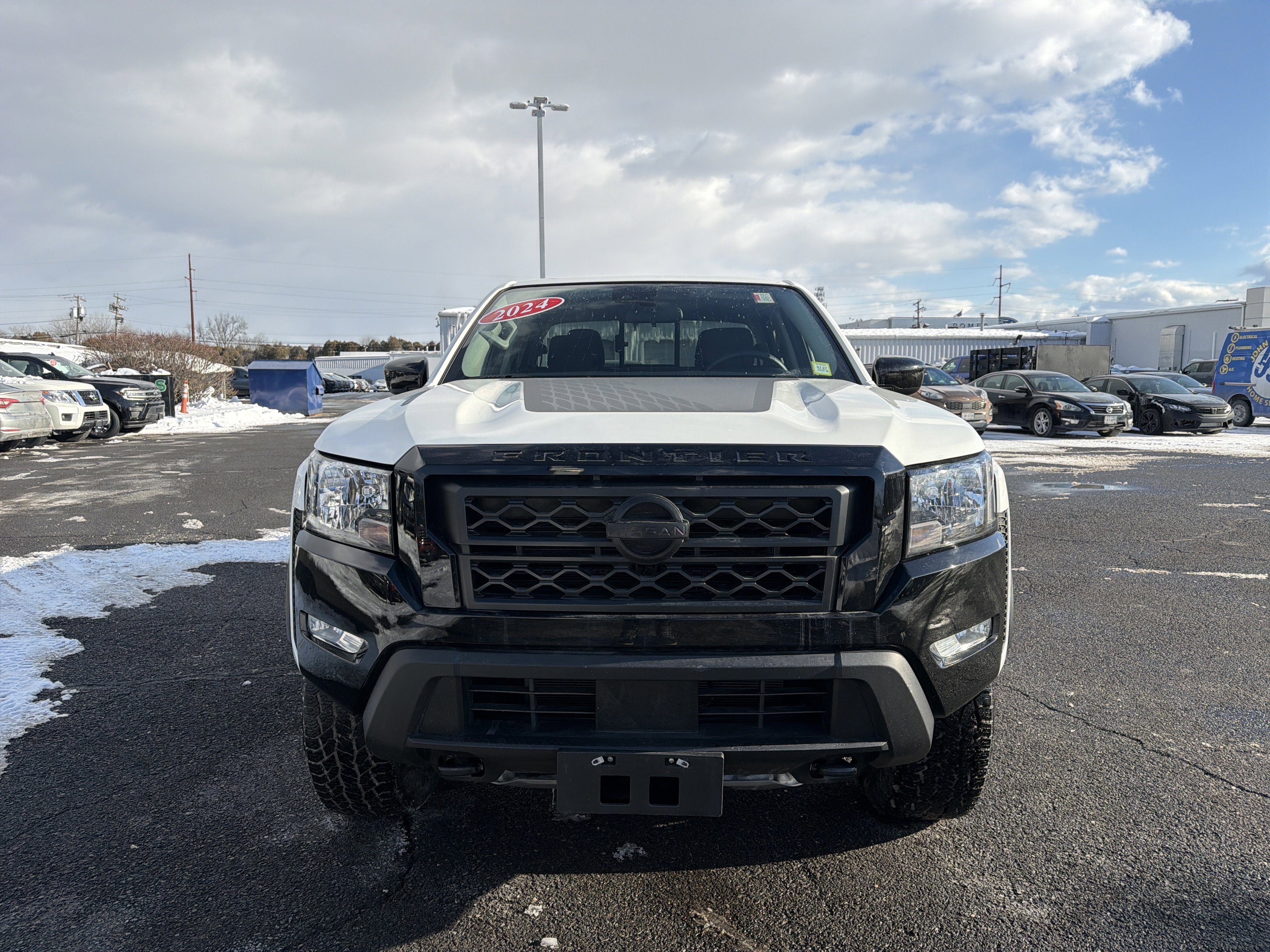 2024 Nissan Frontier SV