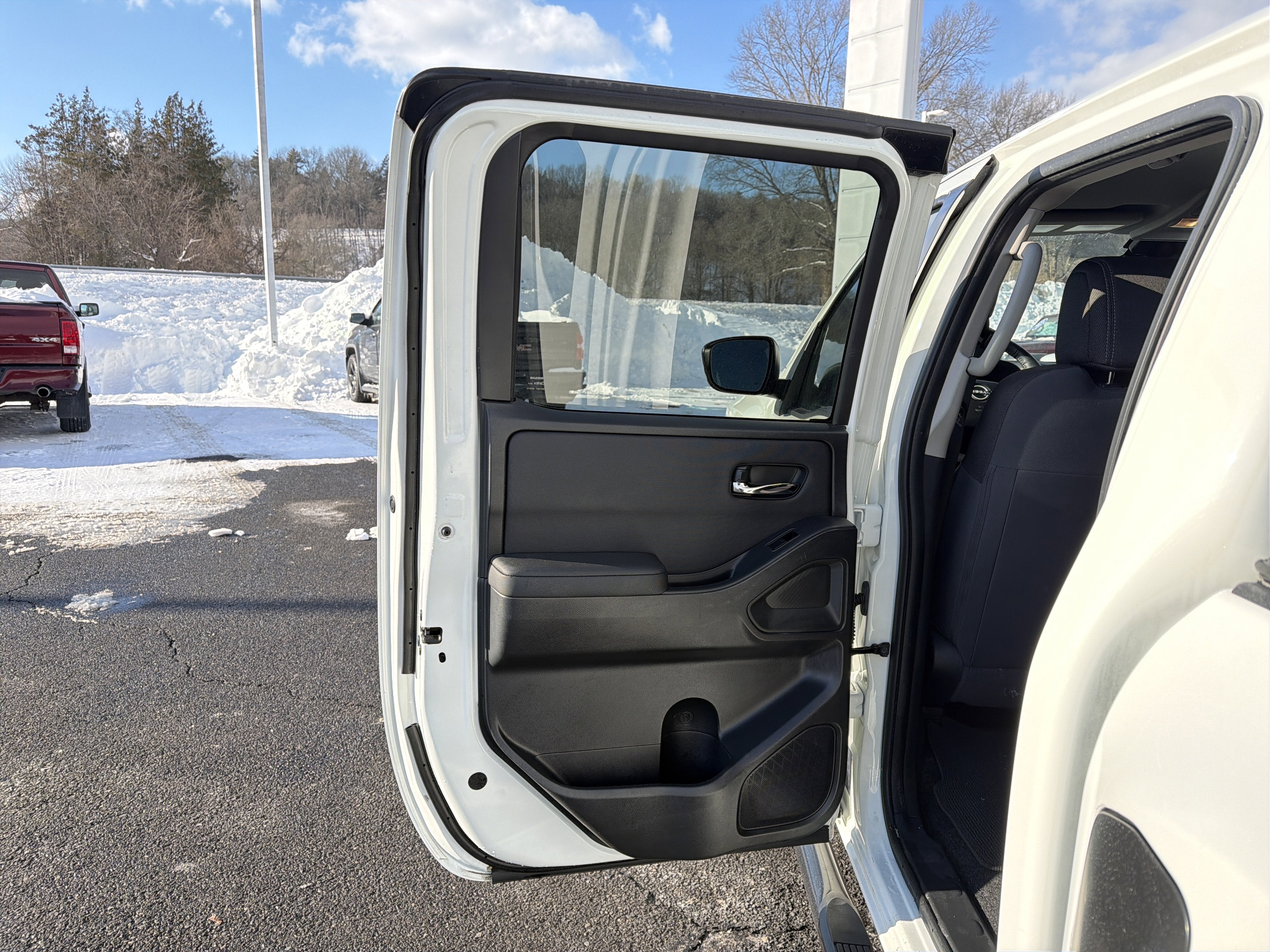 2024 Nissan Frontier SV