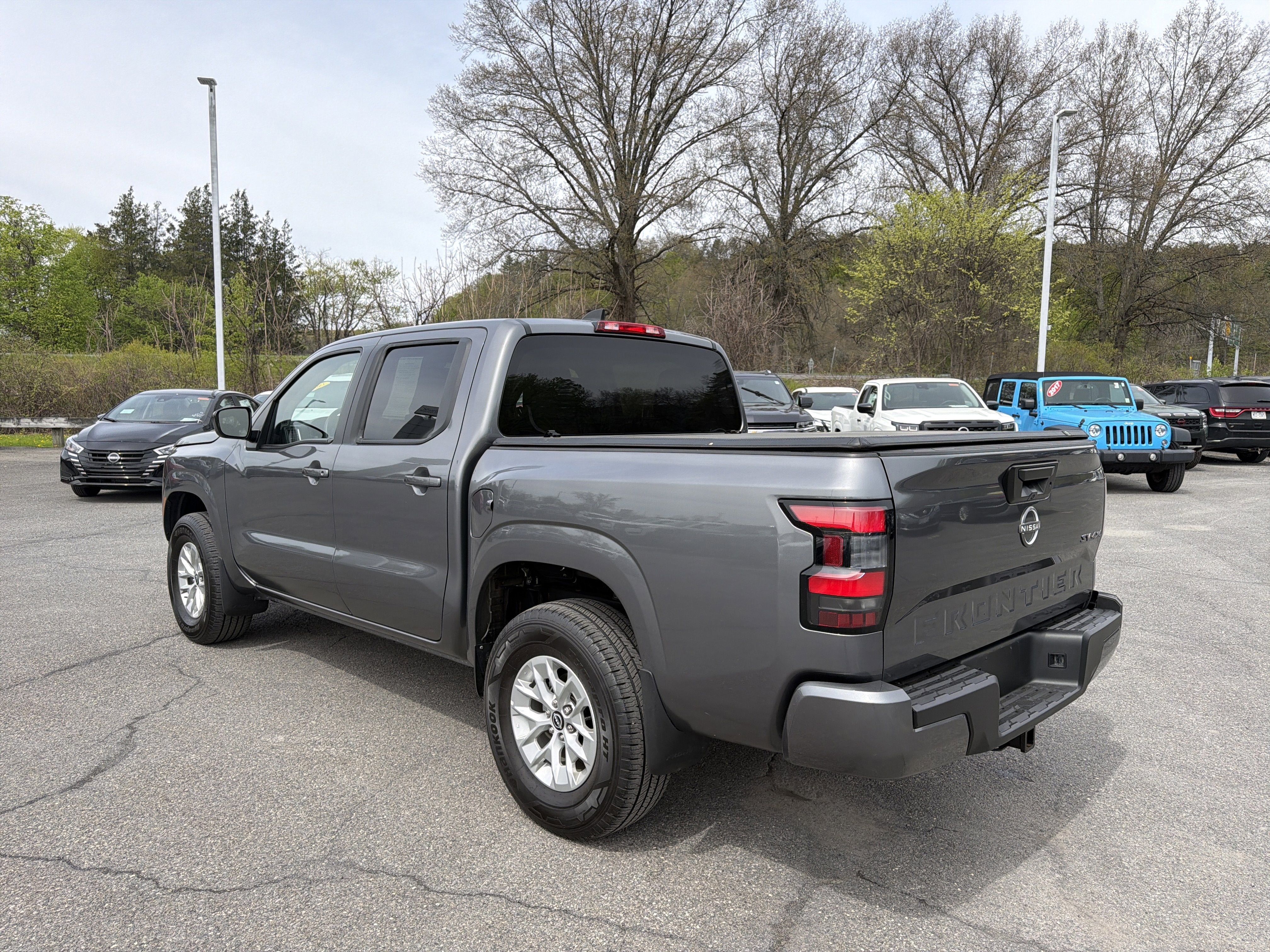 2024 Nissan Frontier SV