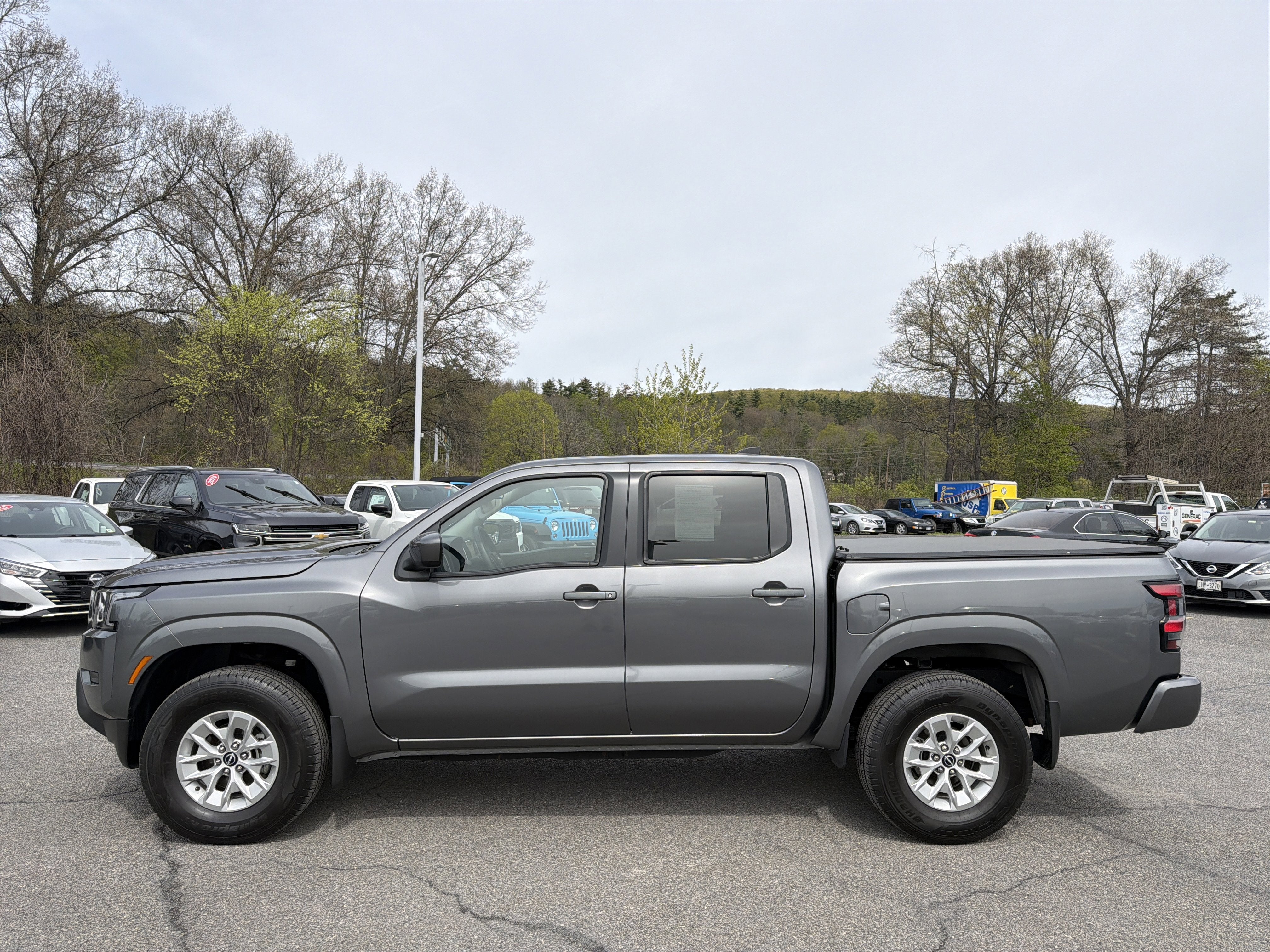 2024 Nissan Frontier SV