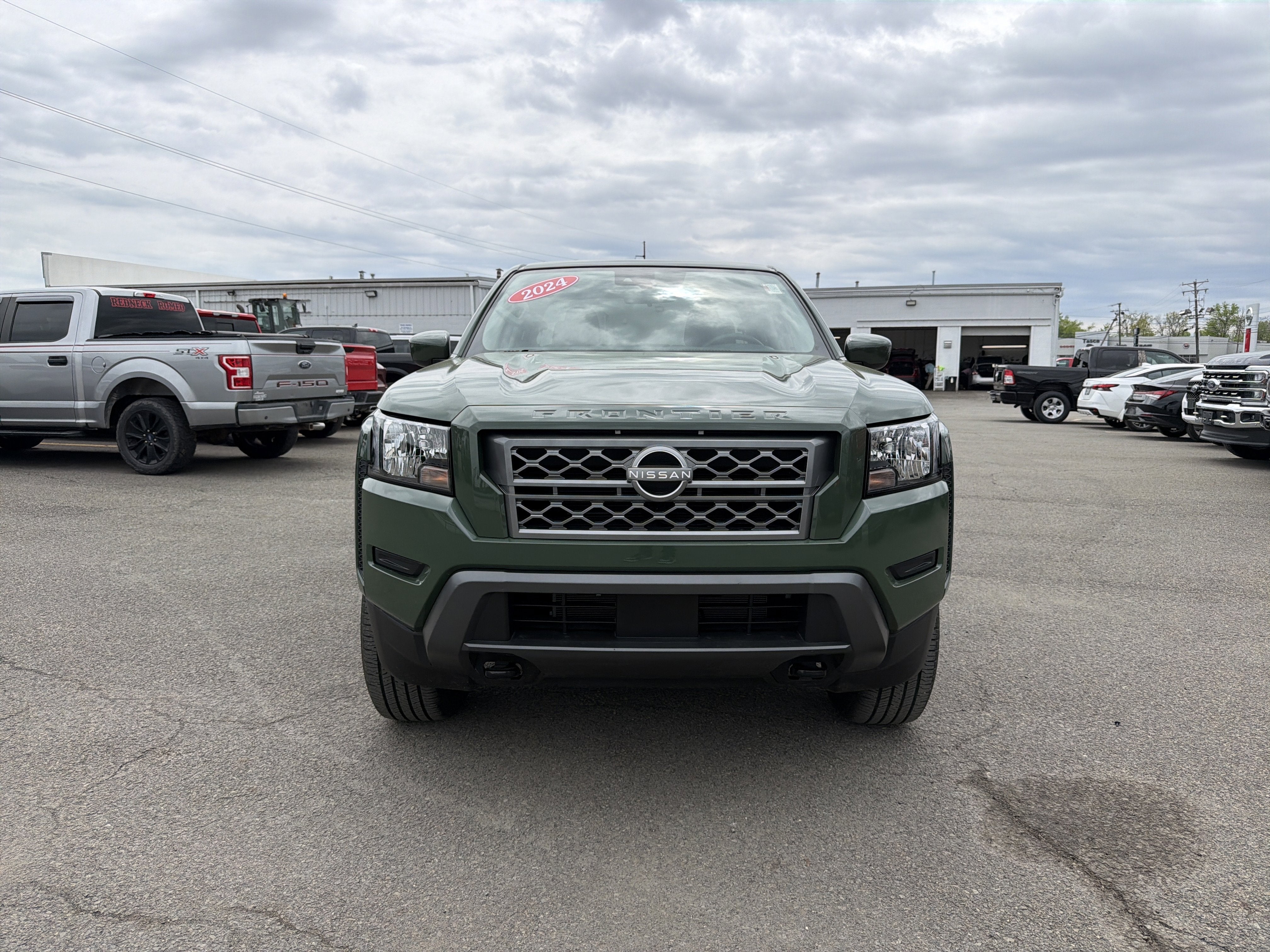 2024 Nissan Frontier SV