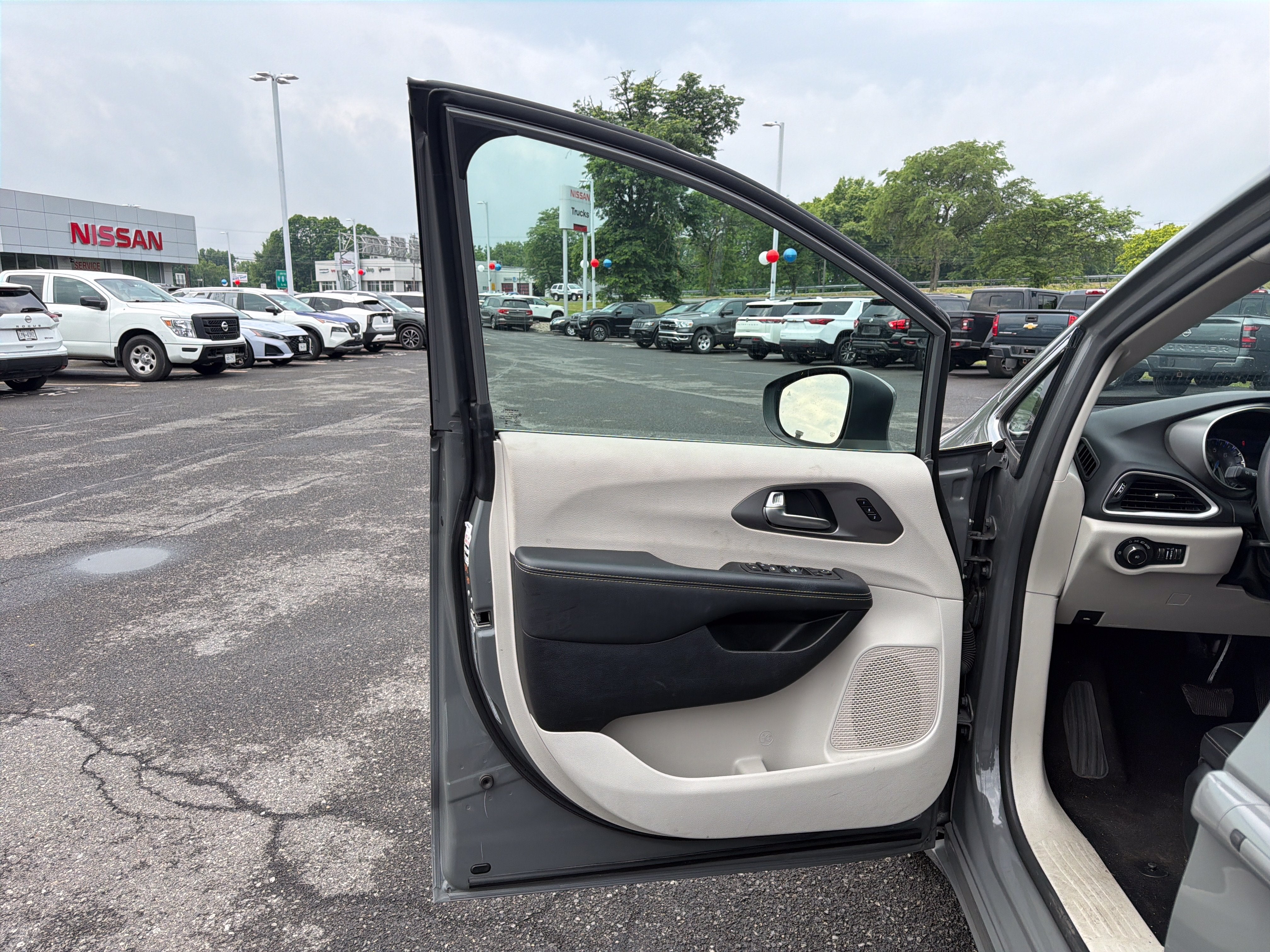 2023 Chrysler Pacifica Touring L