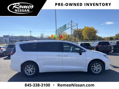 2025 Chrysler Pacifica Select