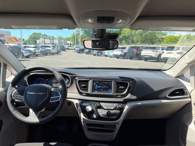 2024 Chrysler Voyager LX