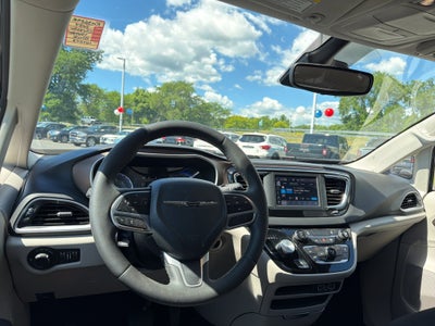 2024 Chrysler Voyager LX