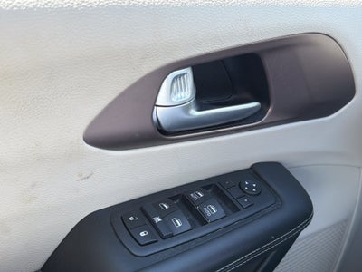 2024 Chrysler Voyager LX
