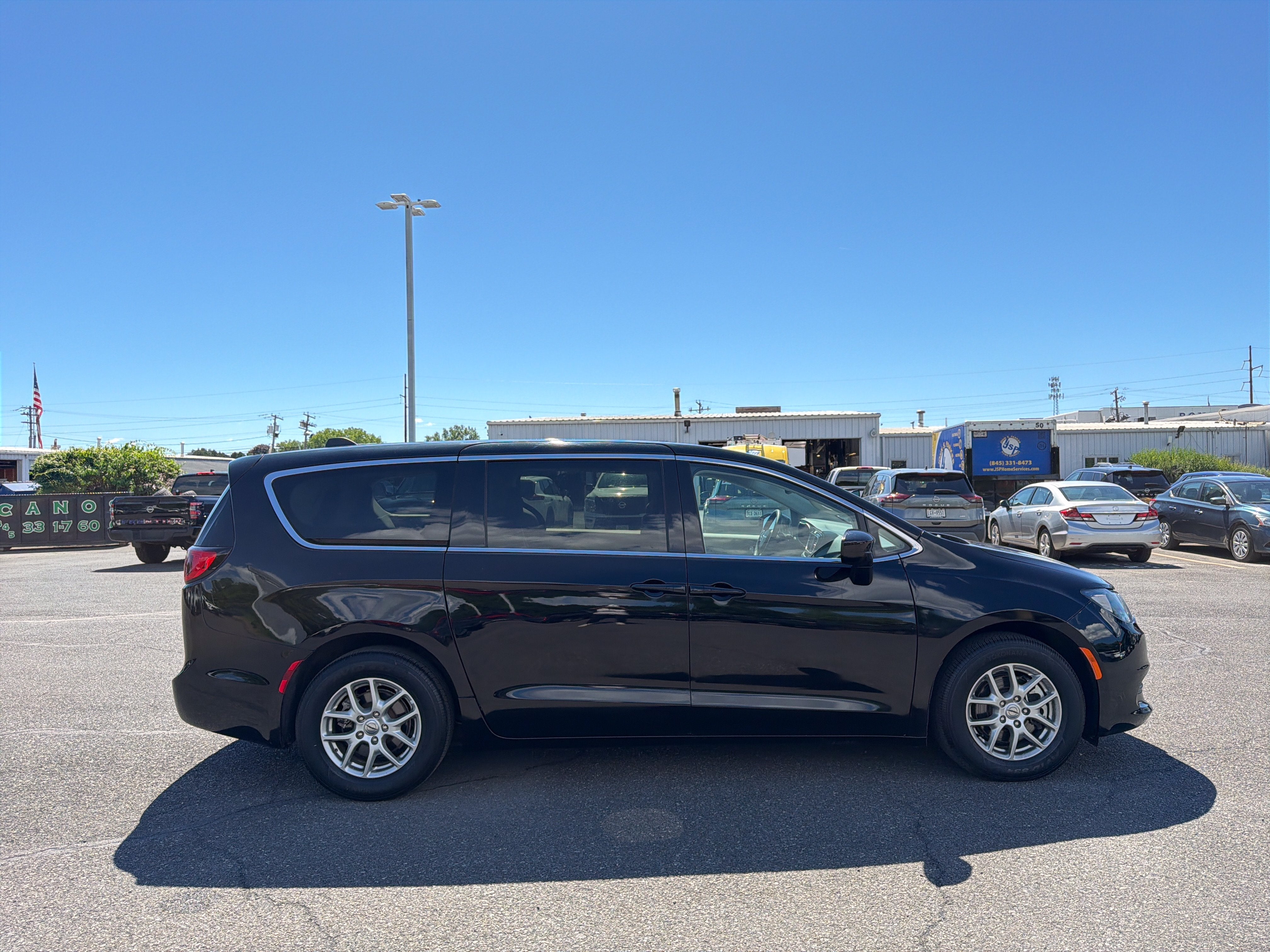 2024 Chrysler Voyager LX