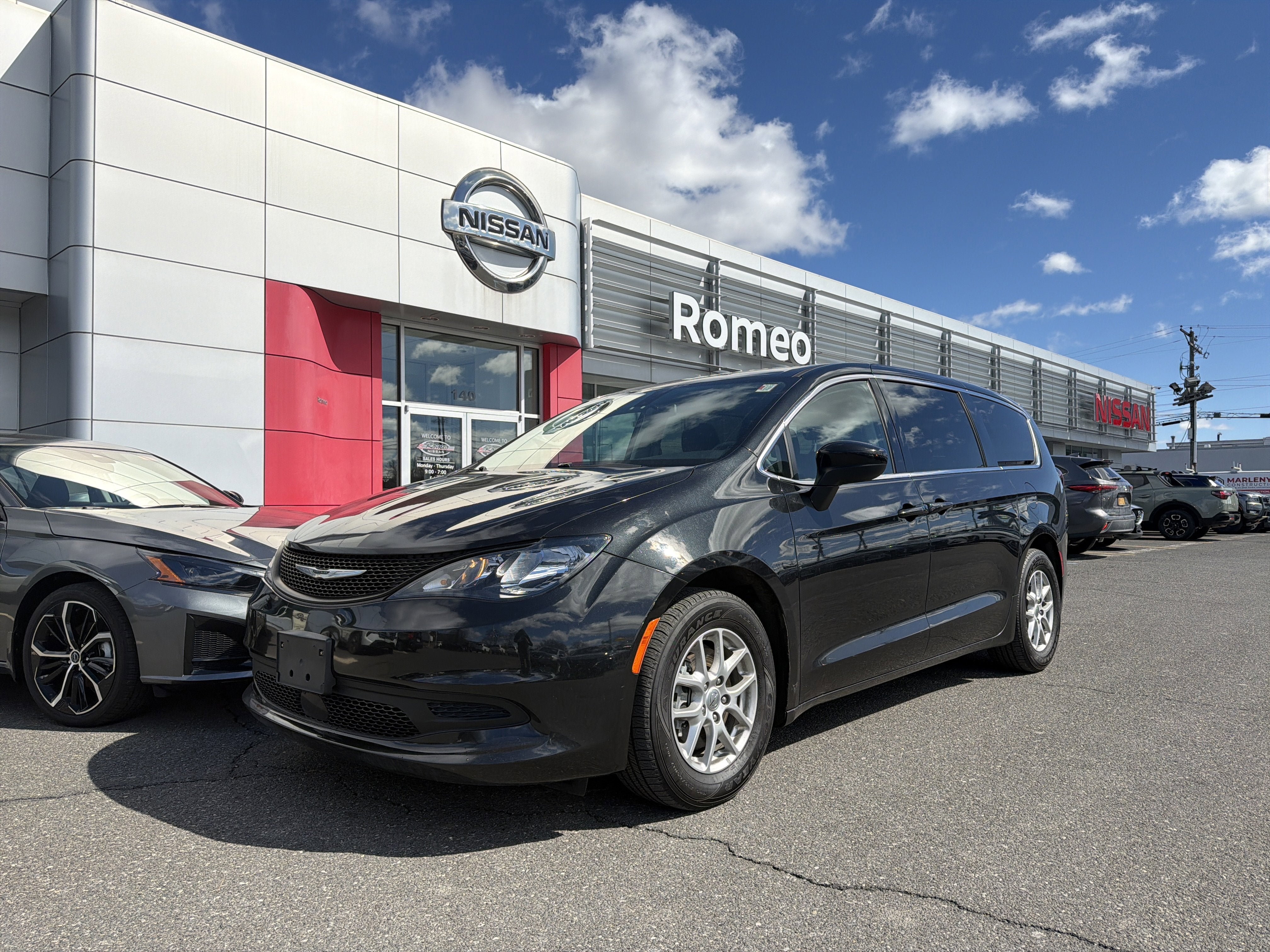 2022 Chrysler Voyager LX