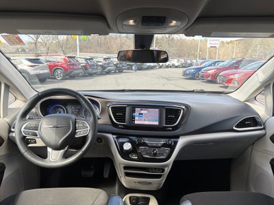 2022 Chrysler Voyager LX